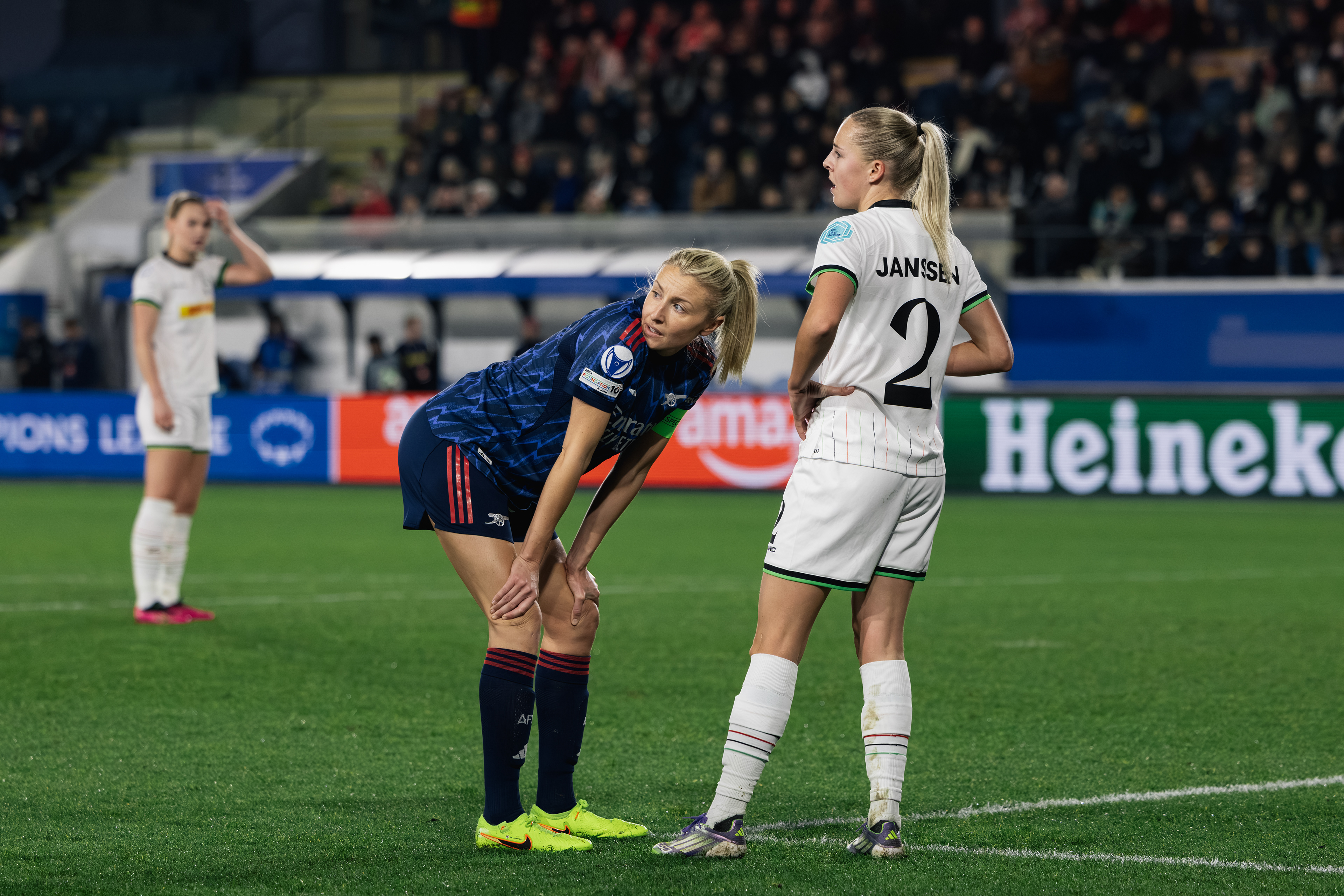 17.12.25 - Leah Williamson & Saar Janssen - OH Leuven vs Arsenal FC