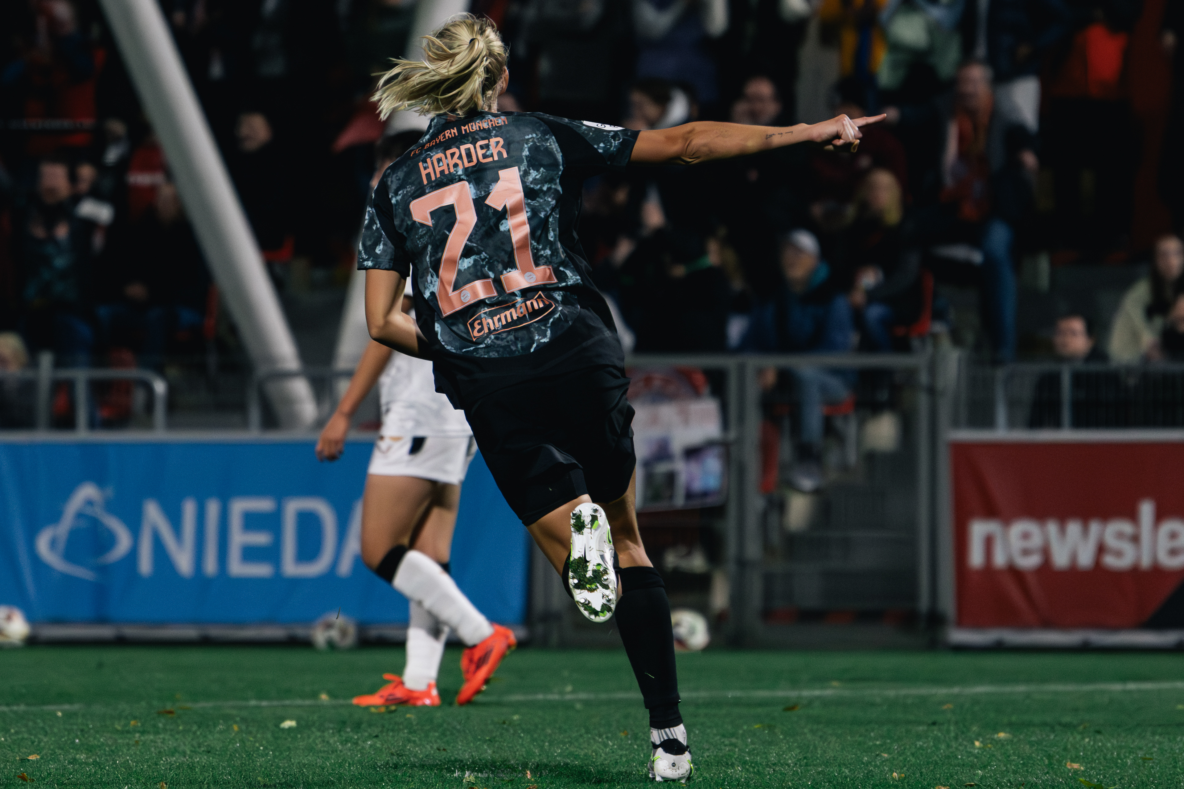 20.10.24 - Pernille Harder - Bayer 04 Leverkusen vs Bayern München