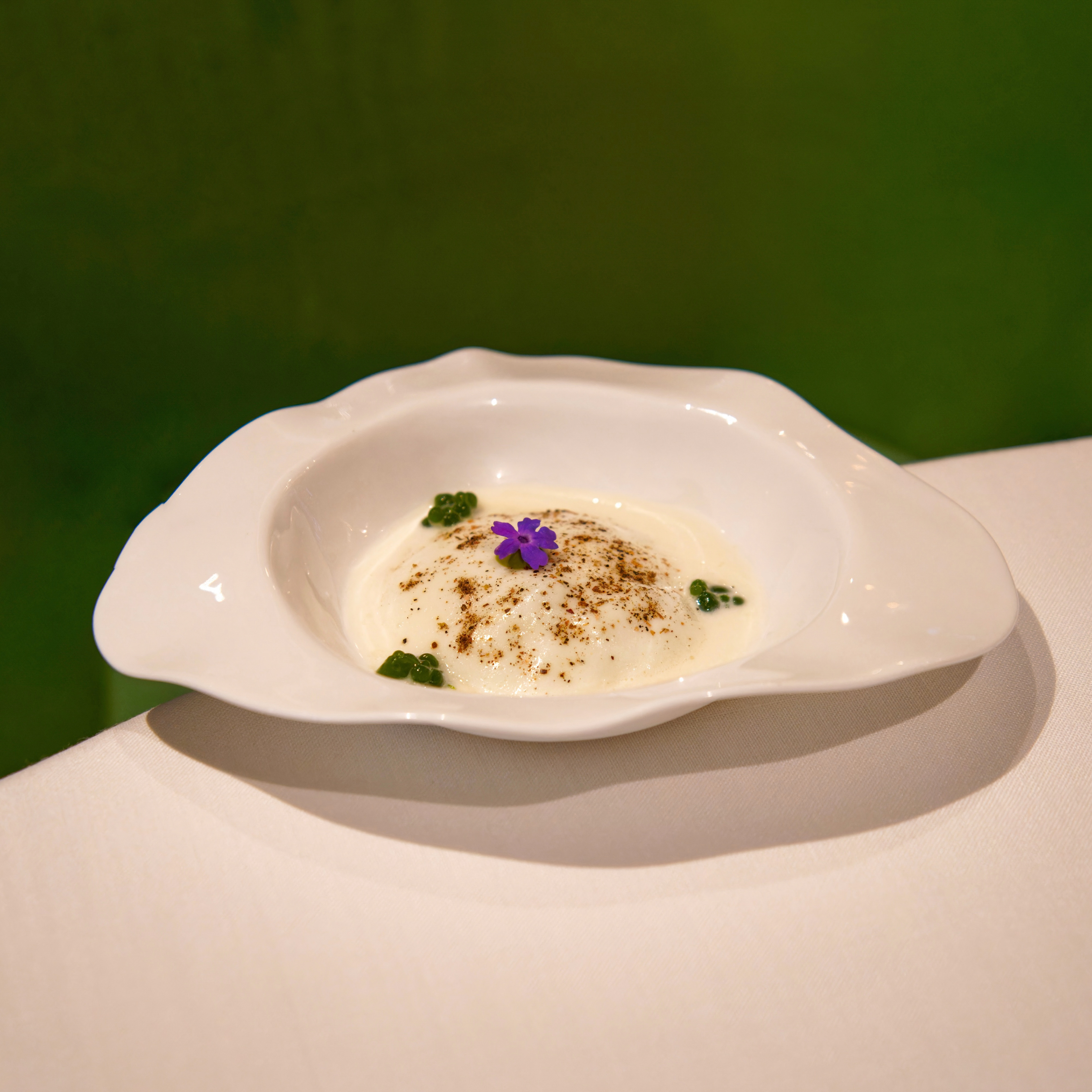 Garbanzo pedrosillano con gelée y suero de parmesano