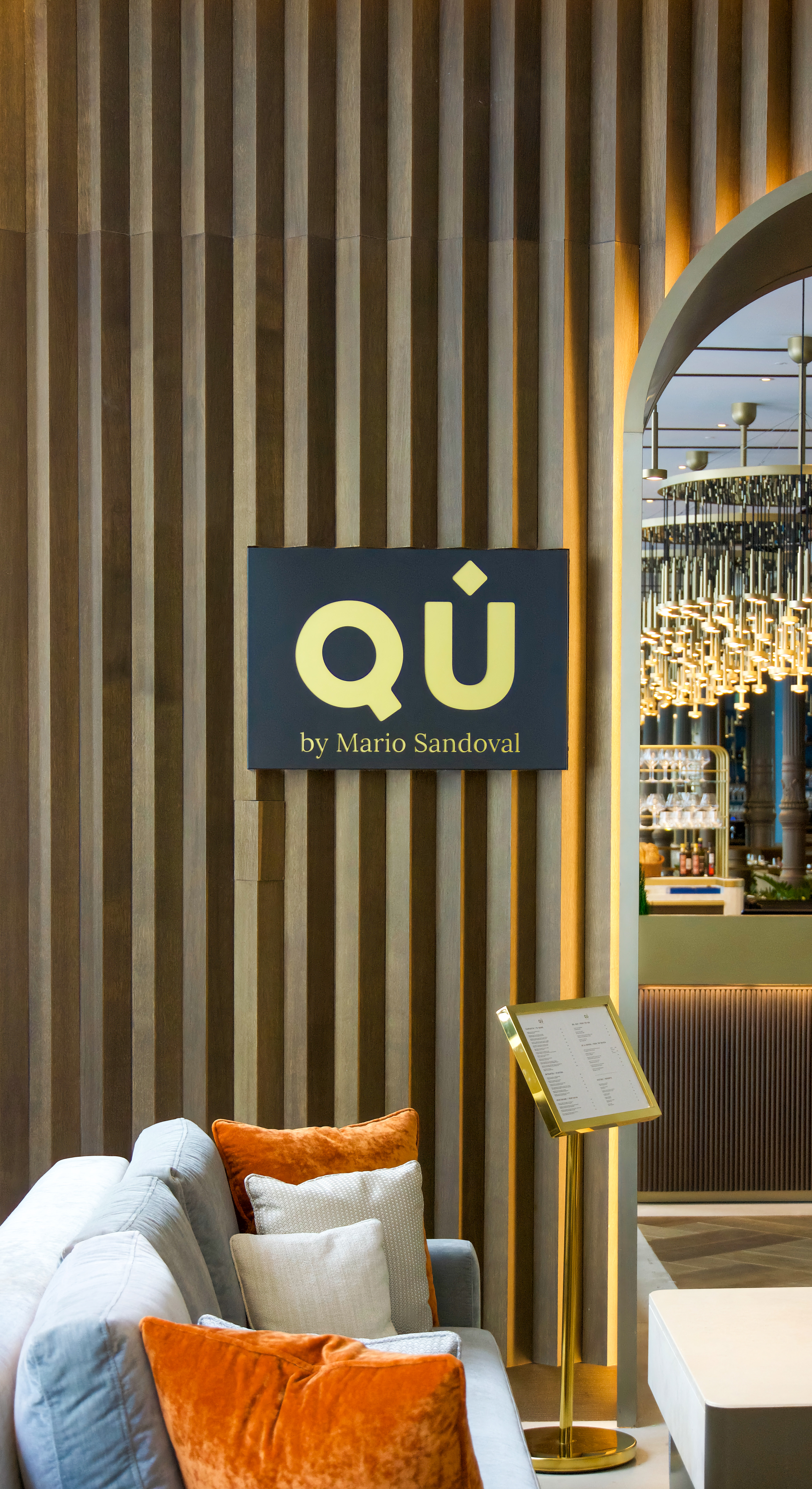 QÚ by Mario Sandoval