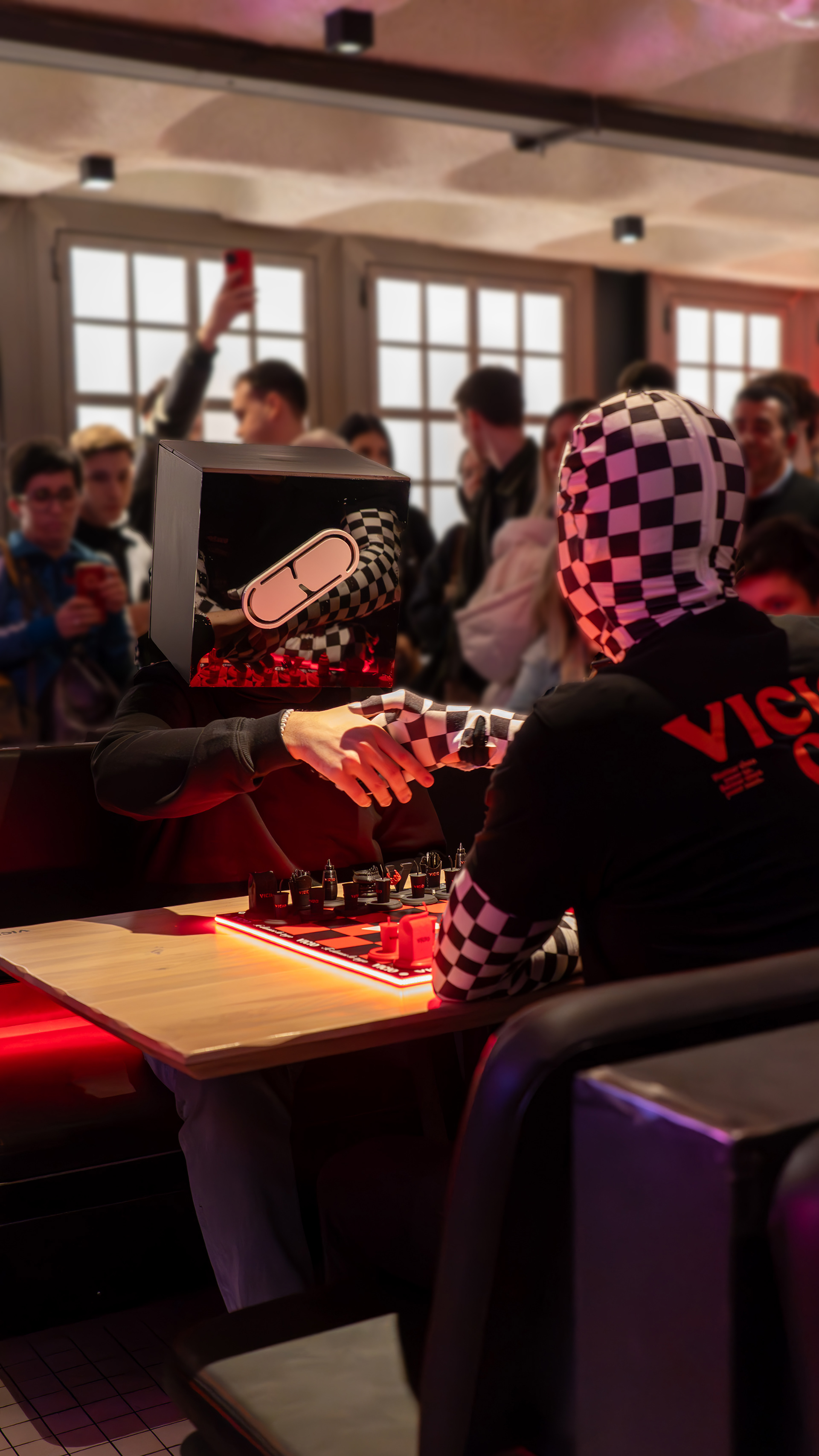 Saludo entre Rubiffen y Rey Enigma