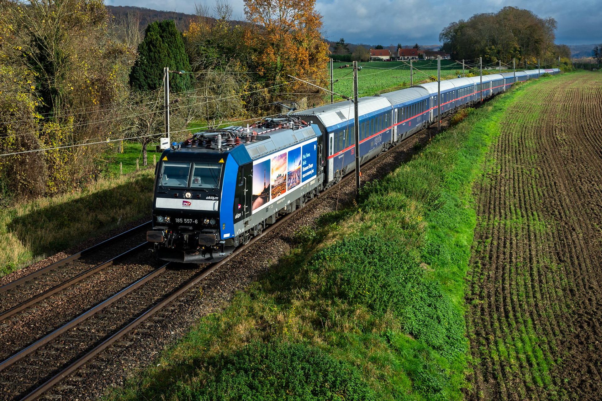 Passage à Chamigny (France) du train Nightjet 468 le 17 novembre 2025