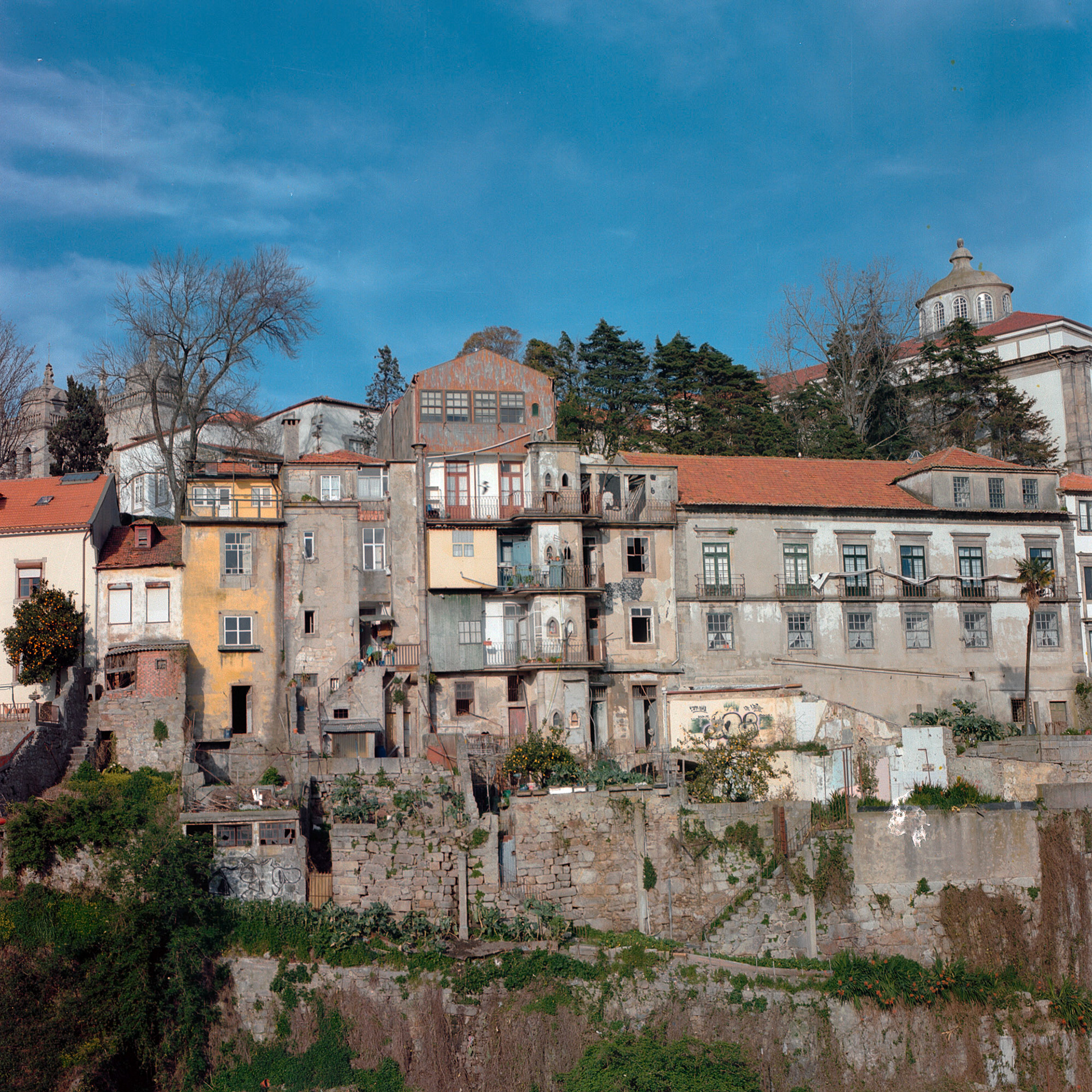[Hasselblad 500c, Kodak Ektar 100] Buildings in Ruins - Porto (2010-2011)