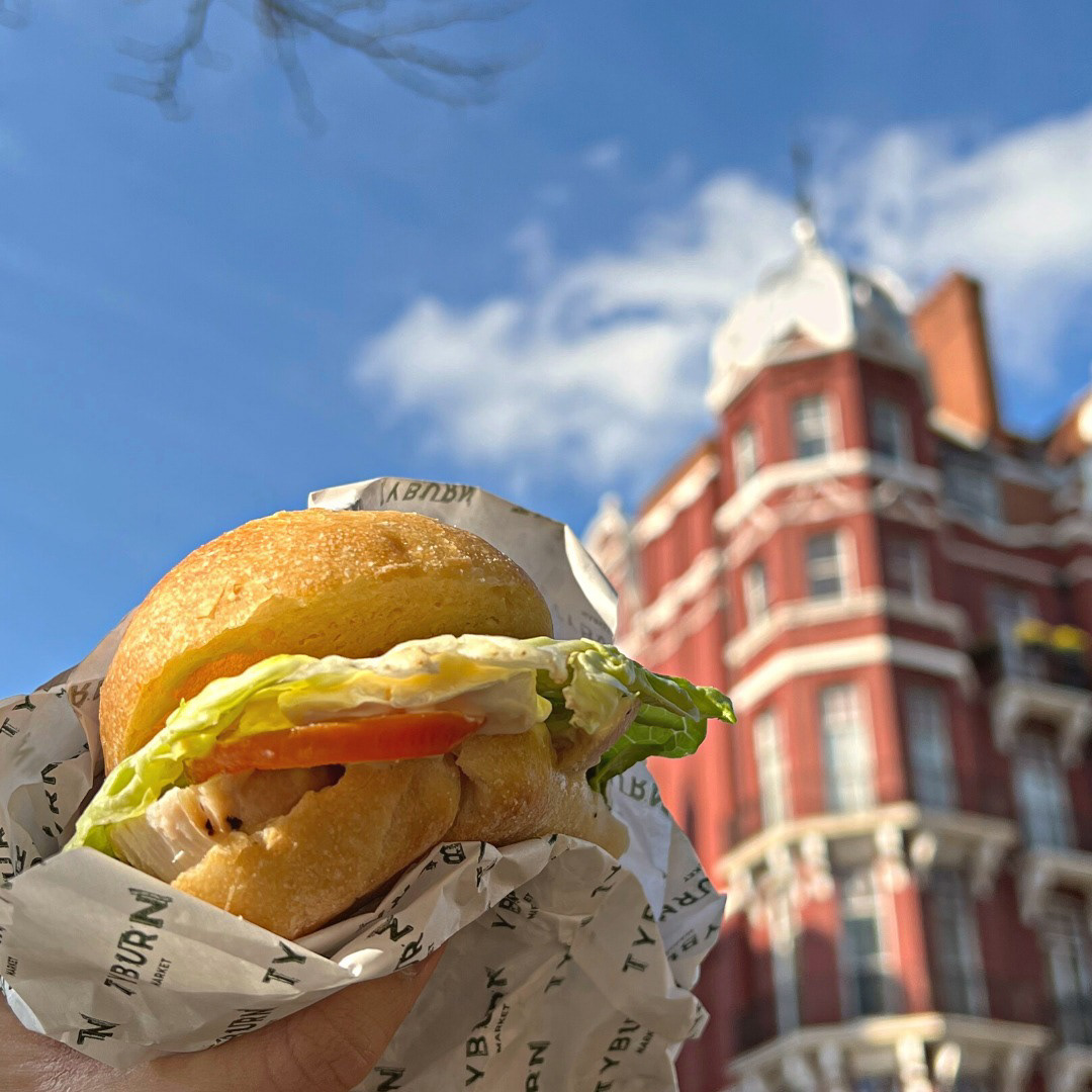 Lunch is always better under the sun, how good does our chicken sub look?! #TyburnInTheCity π βοΈ