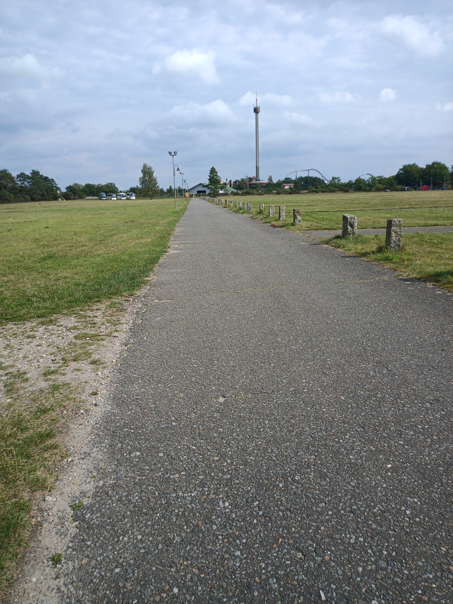 Über den Parkplatz vom Heidepark. Echt?