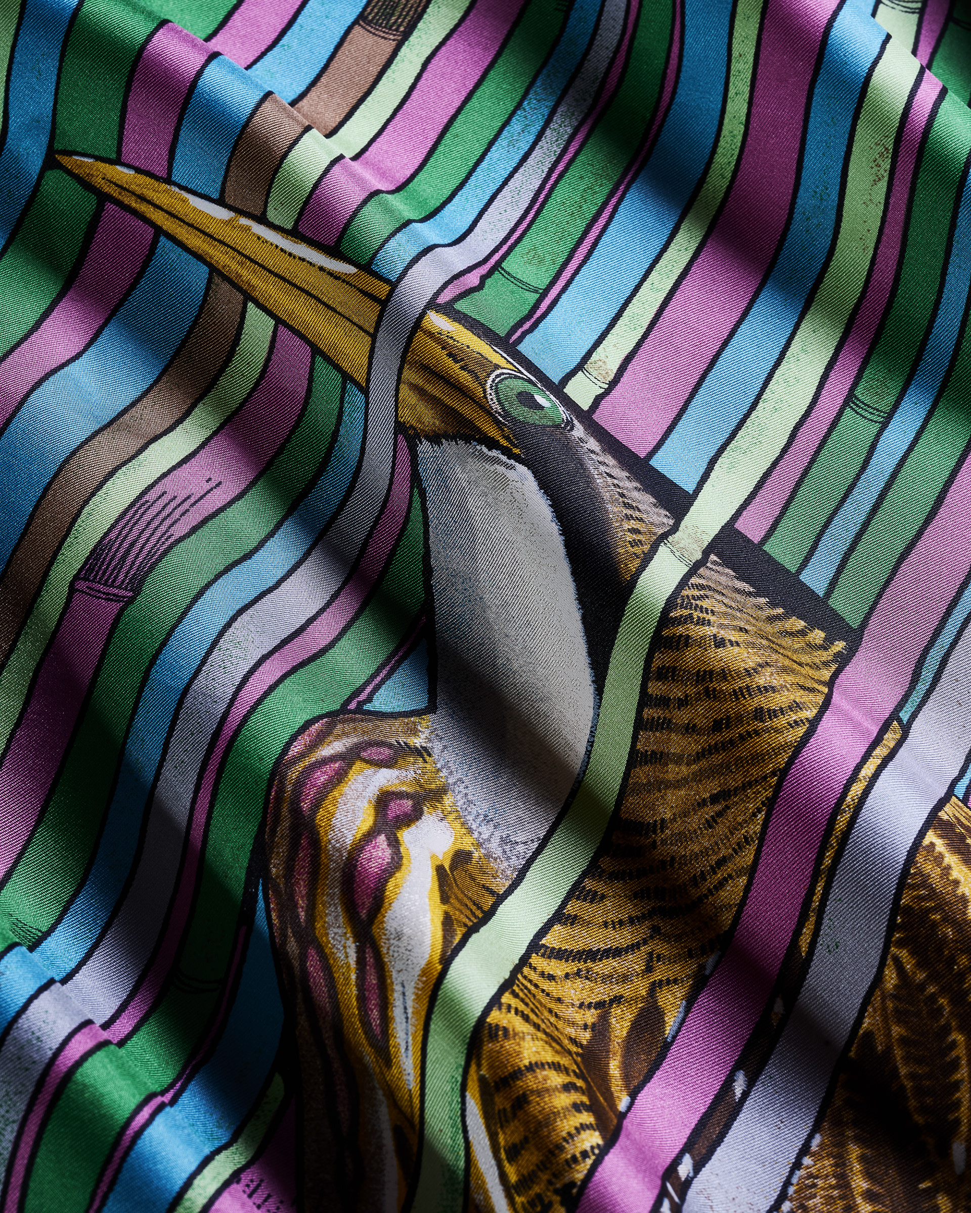 Still life close-up su foulard di seta Fulco Pratesi
