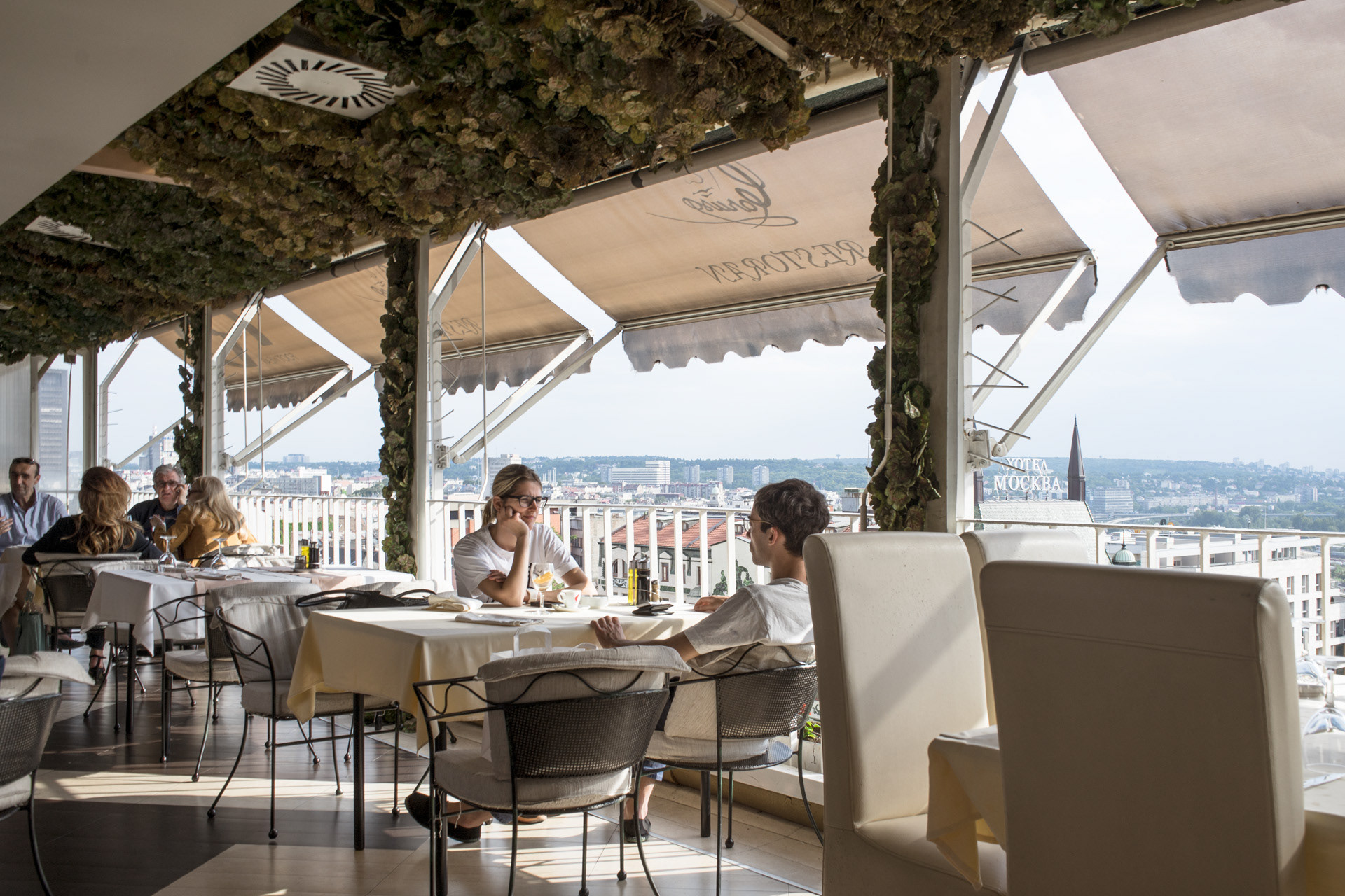 Having a break on the Caruso terrace, the chic café of the city