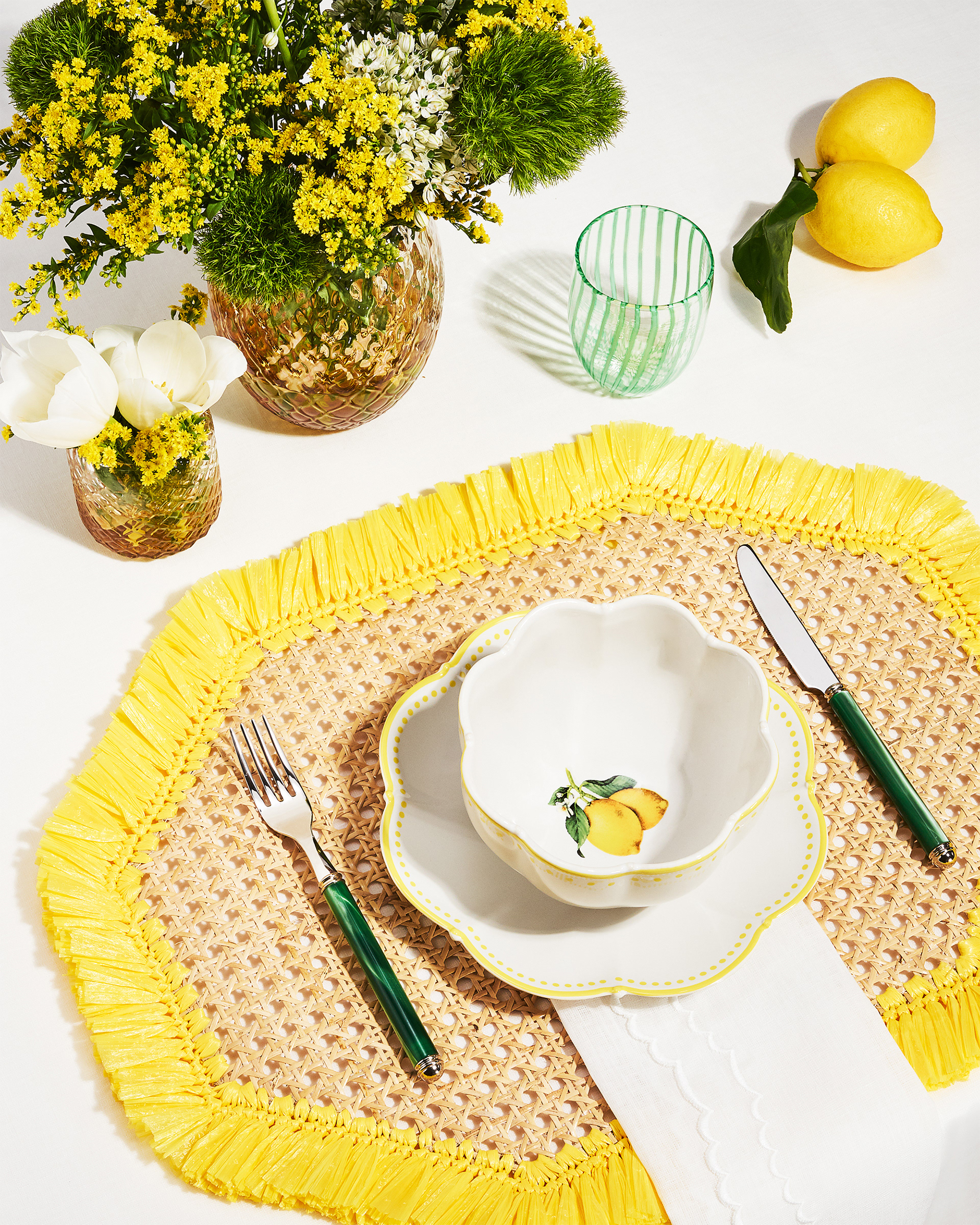 Tutti Frutti Collection di Aquazzura: freschezza ed eleganza in ogni elemento, con il tocco vivace dei limoni.