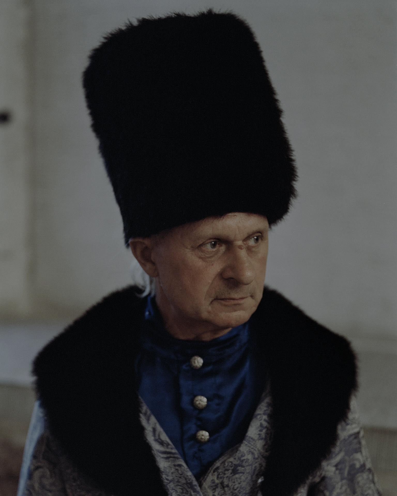 A Russian actor of the Svätogor company before the beginning of a show