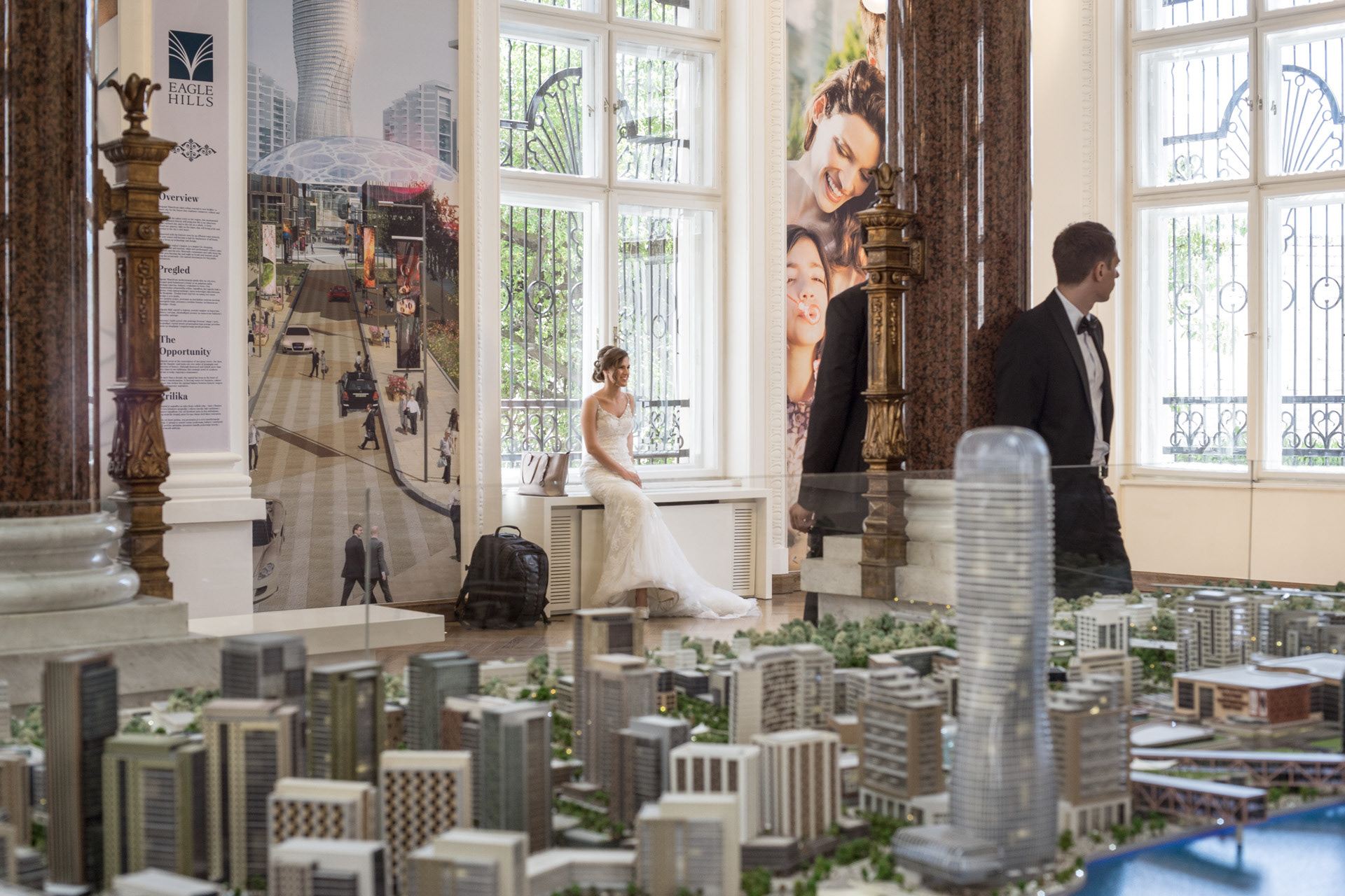 A couple of newlyweds inside the Eagle Hills headquarters, an Abu Dhabi-based company that will realize the Belgrade Waterfront. The building area plan will consist of offices and luxury apartments, 8 hotels and a huge shopping mall, in addition to the Belgrade Tower, a skyscraper taller than 200 meters. The project will take 3 billion Euros and 12 years to be completed