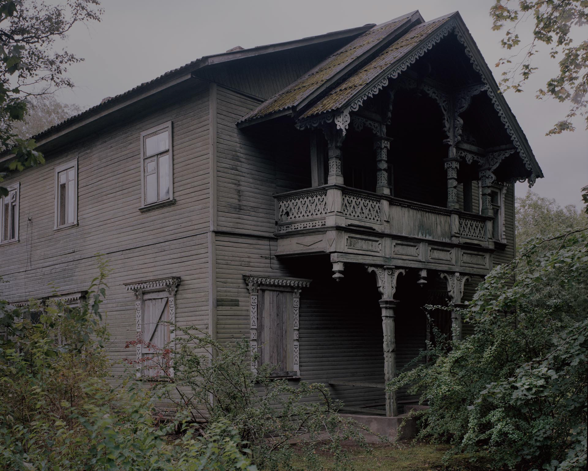 An abandoned traditional wooden Russian house in Narva-Jõesuu