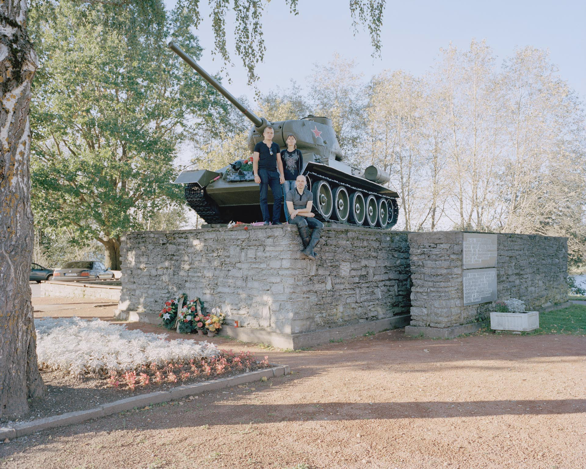 Stanislav, Sergey and Victoria are members of Pamjat, an organization that finances and takes care of the restoration of Soviet and Red Army monuments and memorials to bring them back to their original splendor, Narva