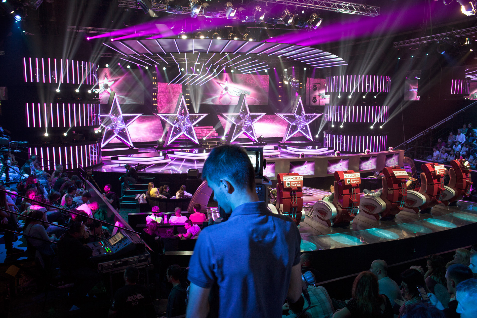 During the recordings of Pink TV Stars, the talent show of Željko Mitrović’s broadcasting. Pink TV has 3 classic channels and 55 satellite ones, as well as 25 studios in Serbia, a record label and a private air fleet
