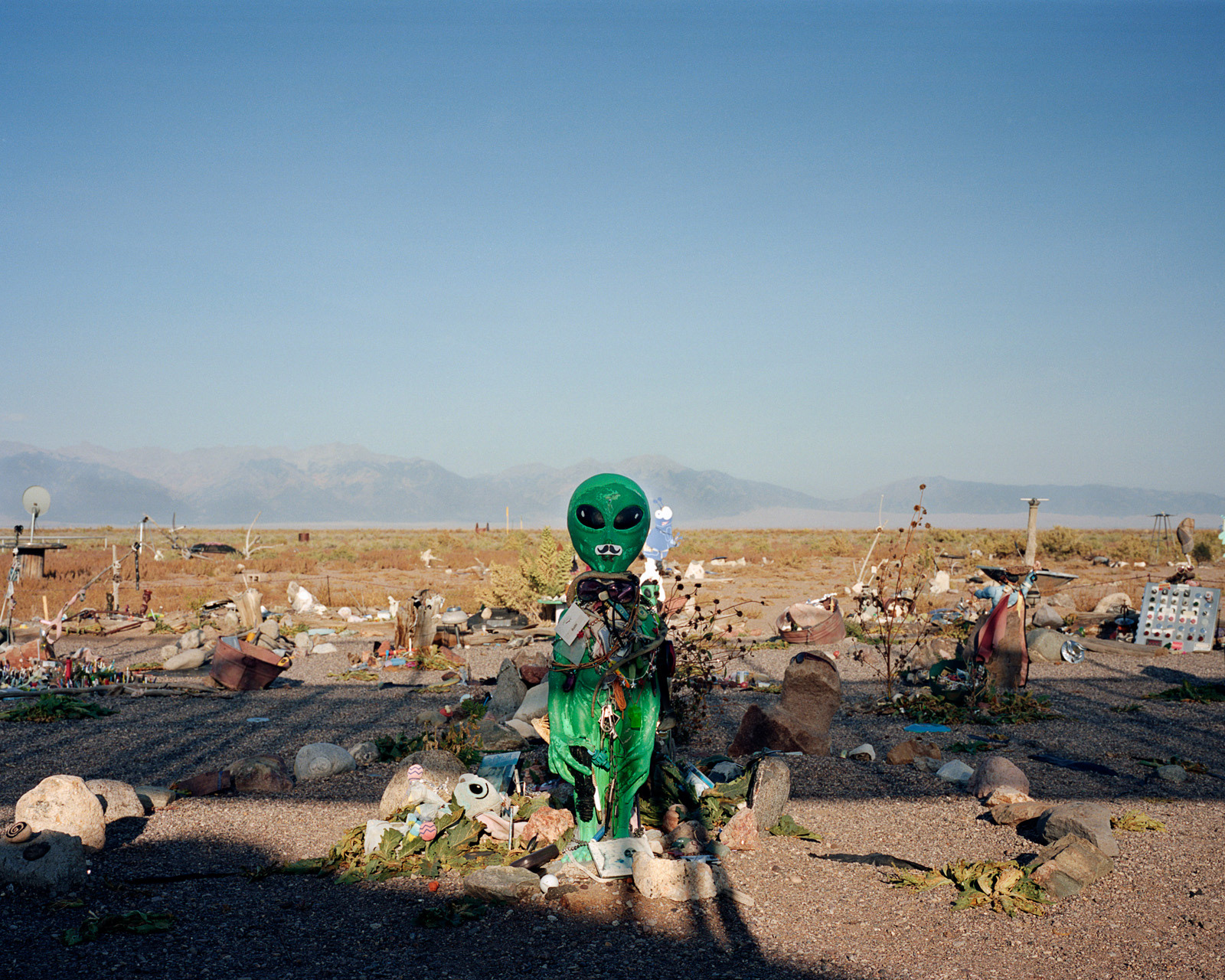 Hooper, Colorado, 2012. San Luis Valley is considered among specialists one of the most profitable places in the United States for UFO sightings. Judy Messoline is the owner of the UFO Watchtower in Hooper, Colorado. After closing her cattle ranch because of the dry weather conditions, in 2000 she began this activity on the same property. Since that moment the center reported 66 UFO sightings and more than 20,000 among tourists and campers every year