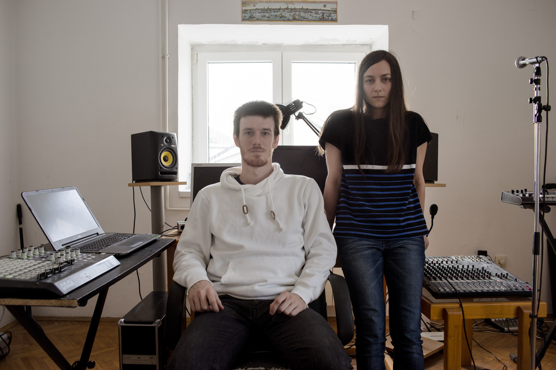 Jelena Miletić e Jovan Vesić inside their home studio. They are members of Inje, one of the main Serbian electro-pop band