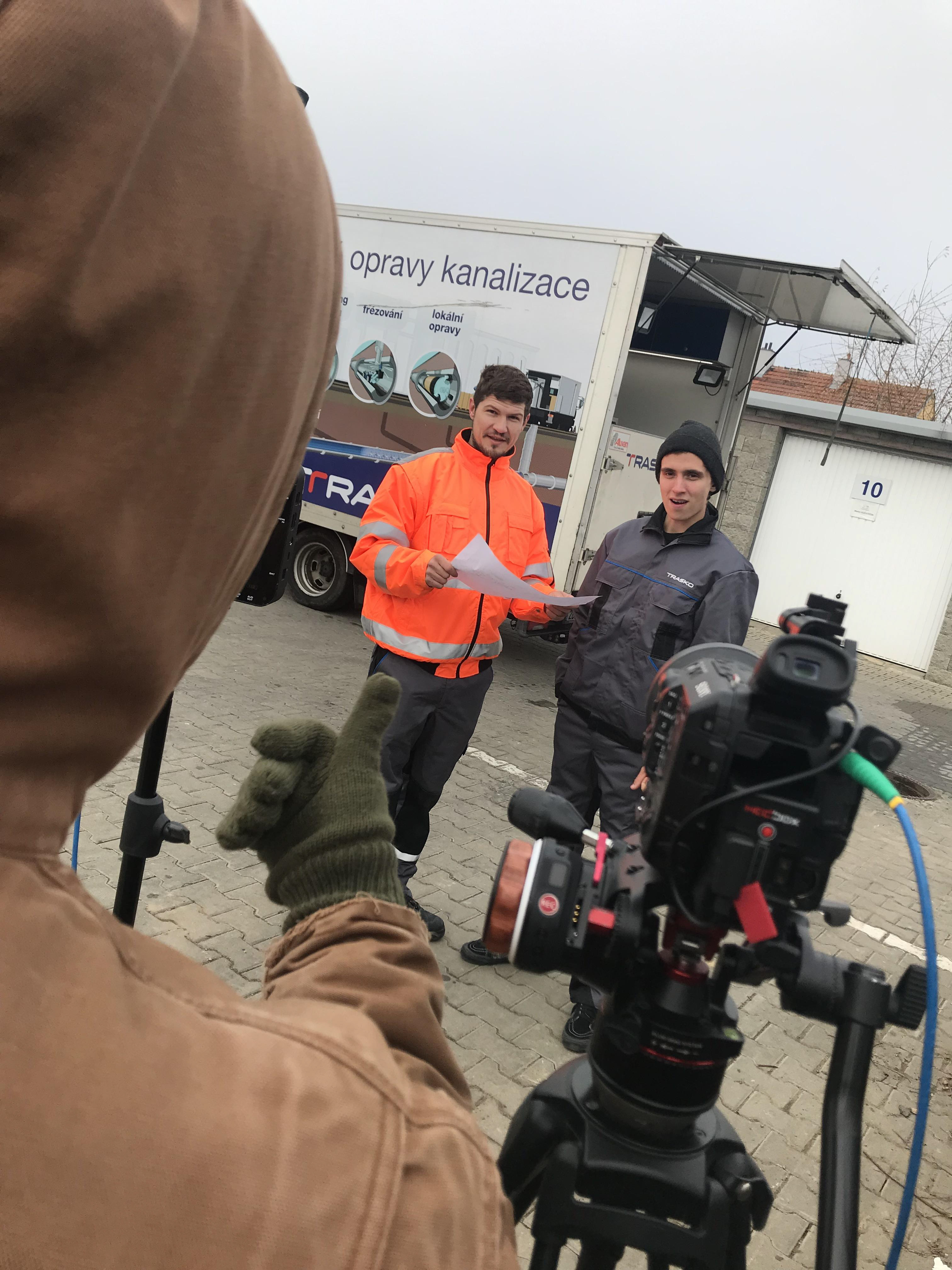 Filmová kamera Sony FS5M2 s filmovými objektivy Veydra, náhledový monitor a bezdrátové ostření.