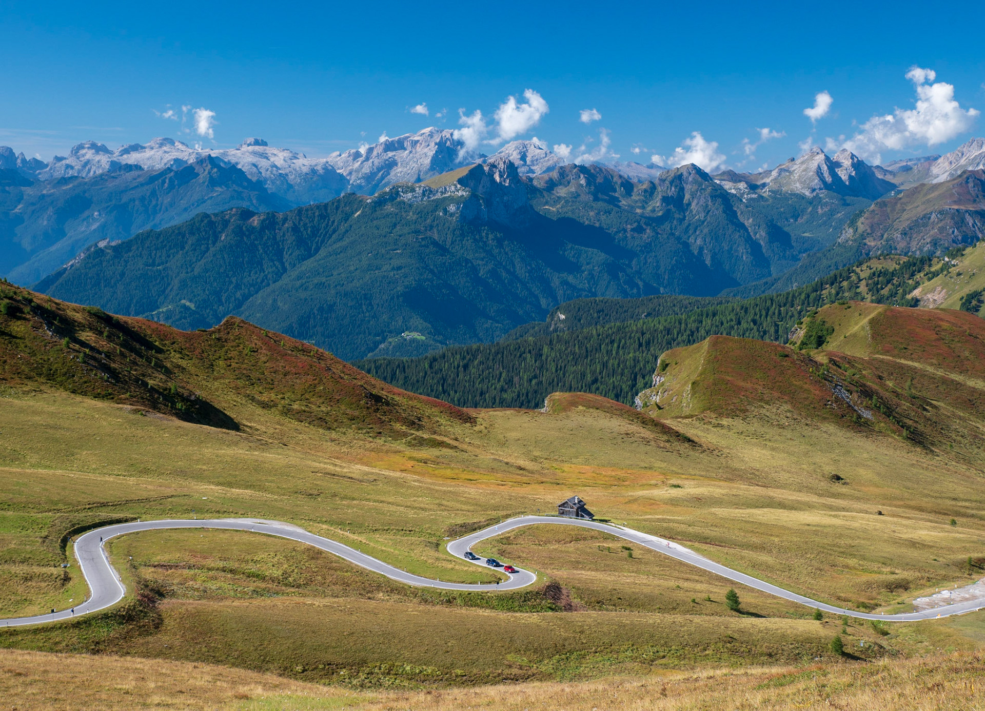 Winding up to Paso Giau