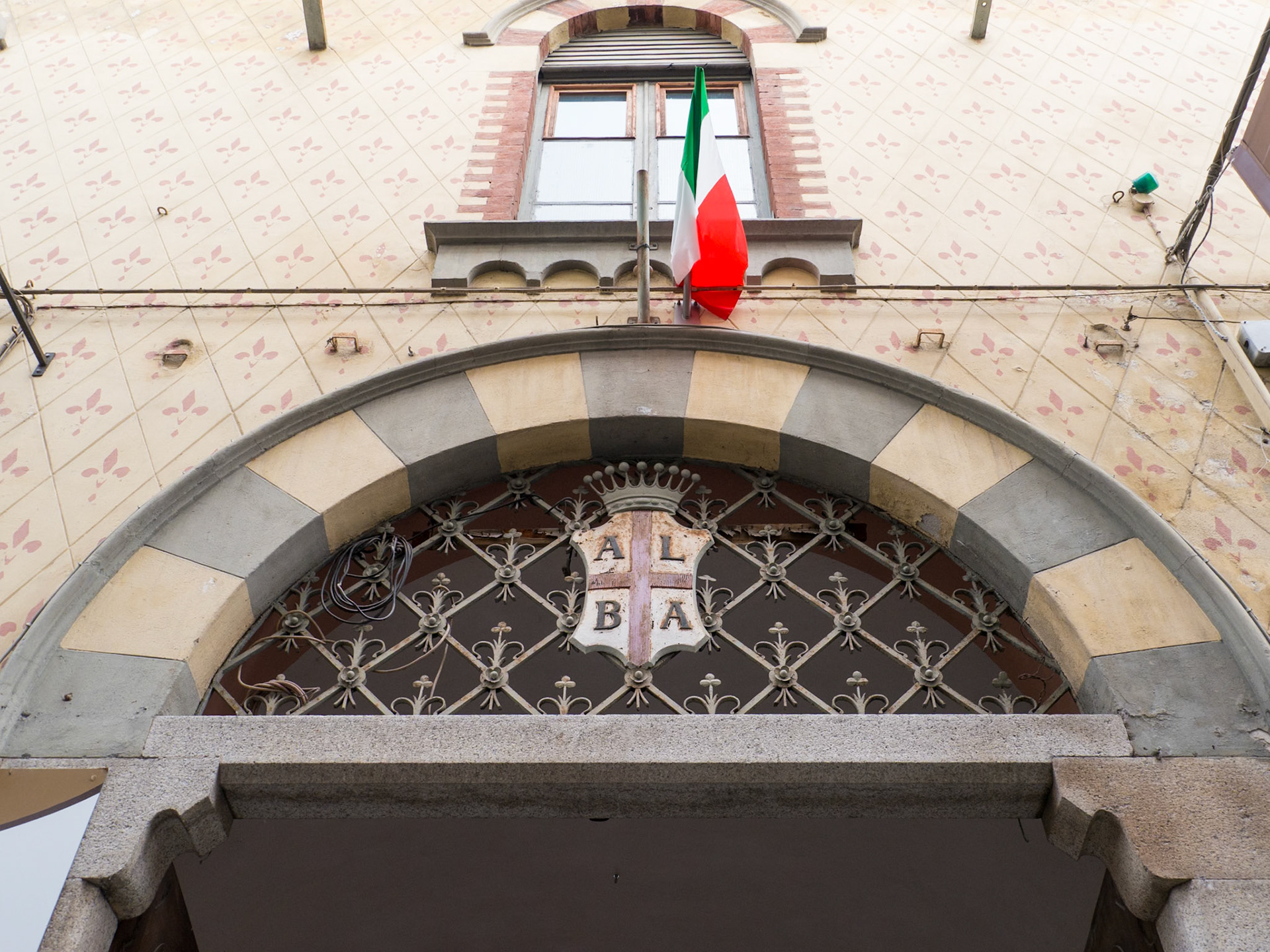 Town crest [Alba, Piemonte, Italy]