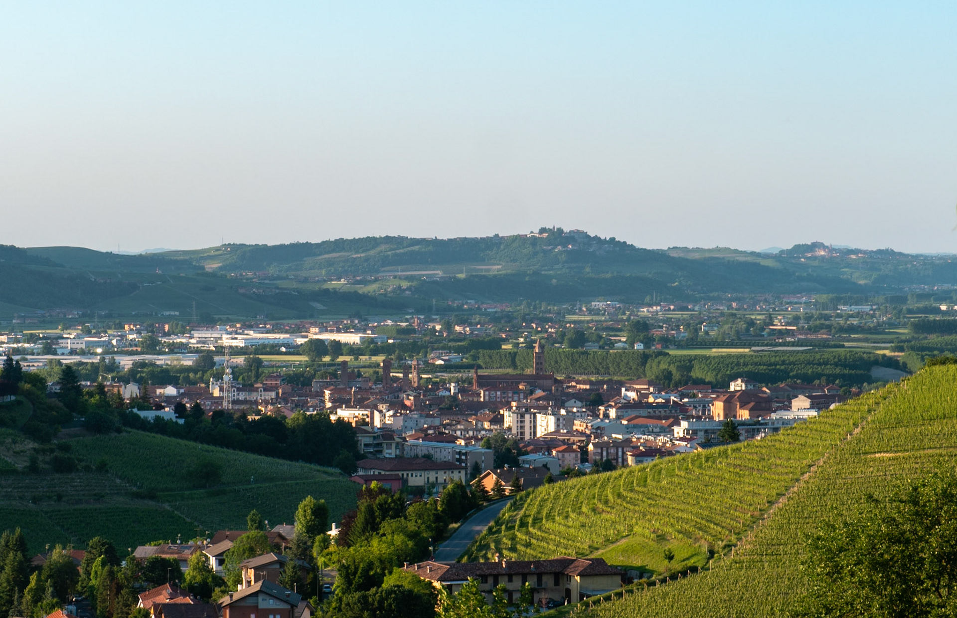 Picnic dinner on the terrace [Provincia di Cuneo, Piemonte, Italy]