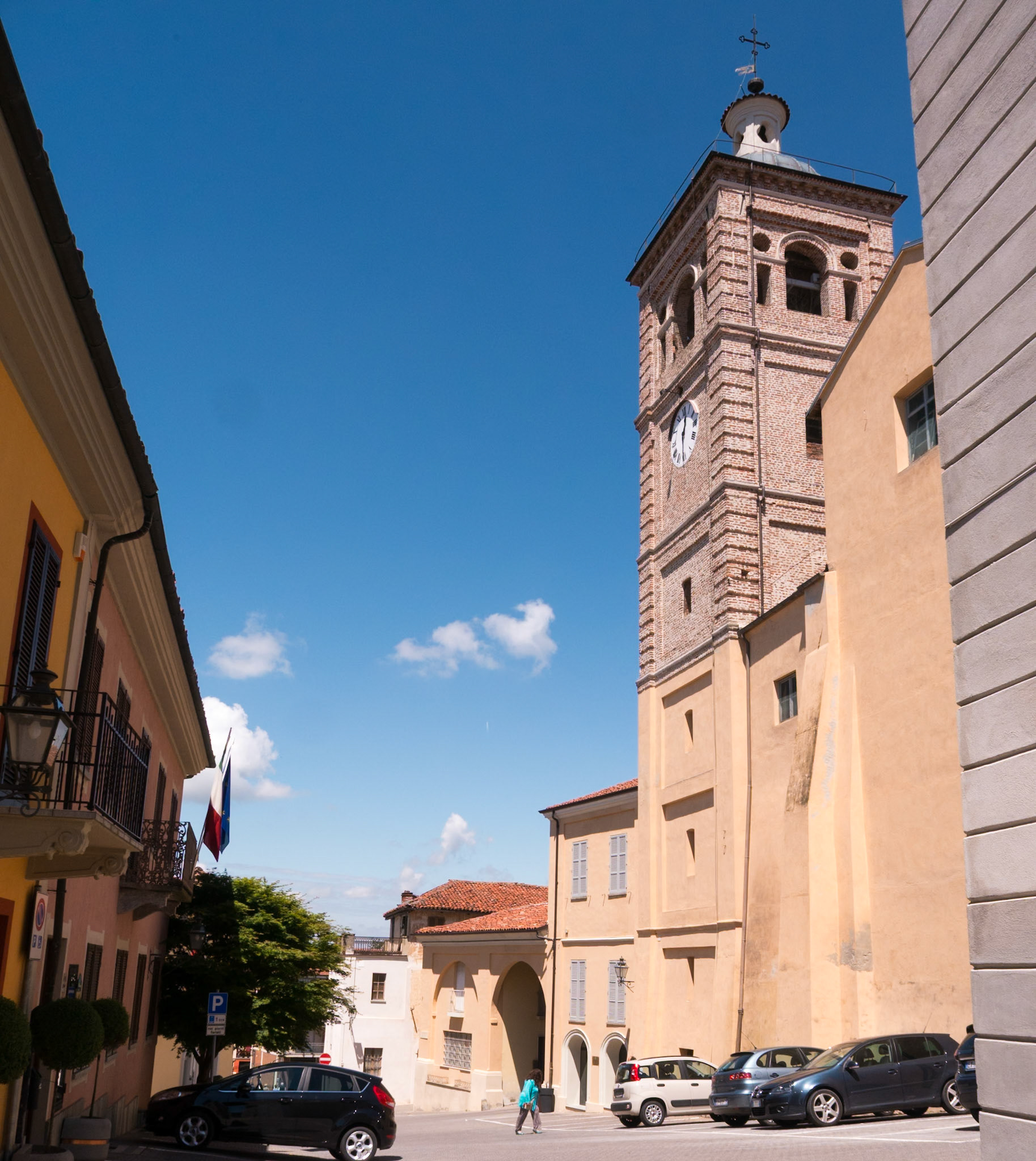 We wanted to check out the church but it was closed [Sommariva Perno, Piemonte, Italy]