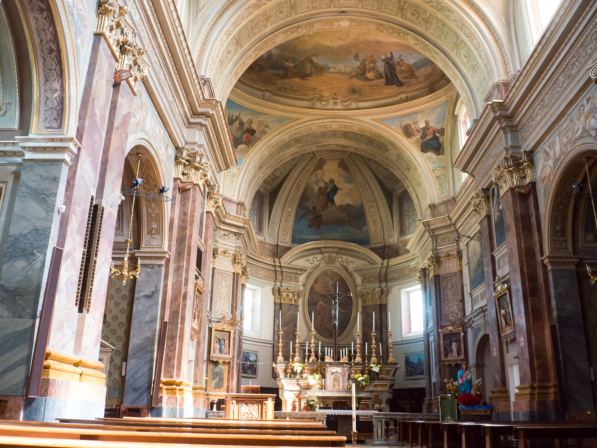 We stopped in a village to check out the church [Diano d'Alba, Piemonte, Italy]