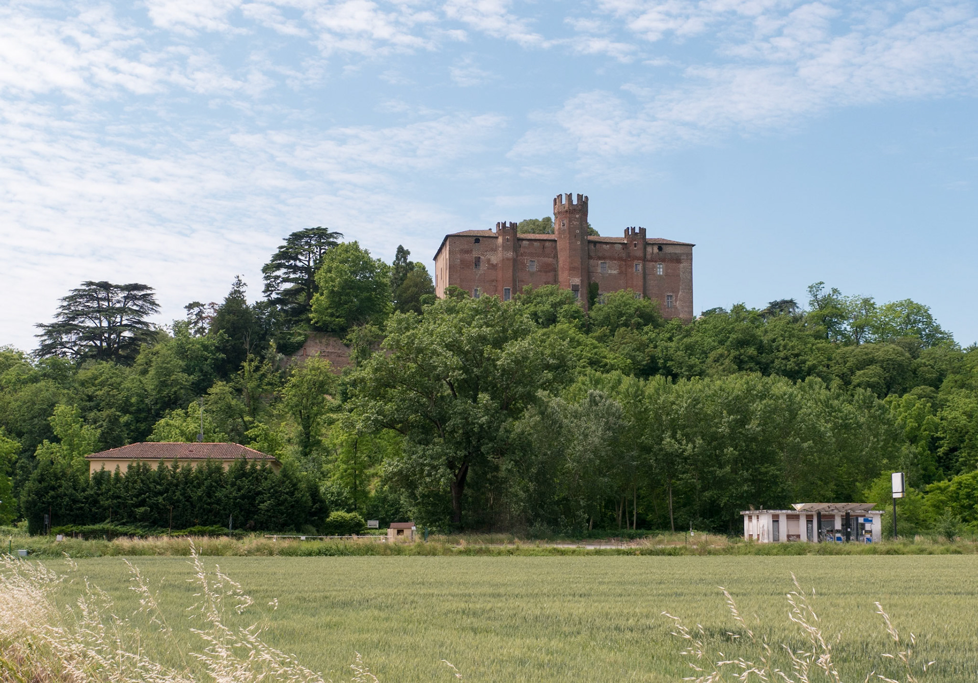 We decided to skip climbing the hill to visit the castle [Bozzole, Piemonte, Italy]