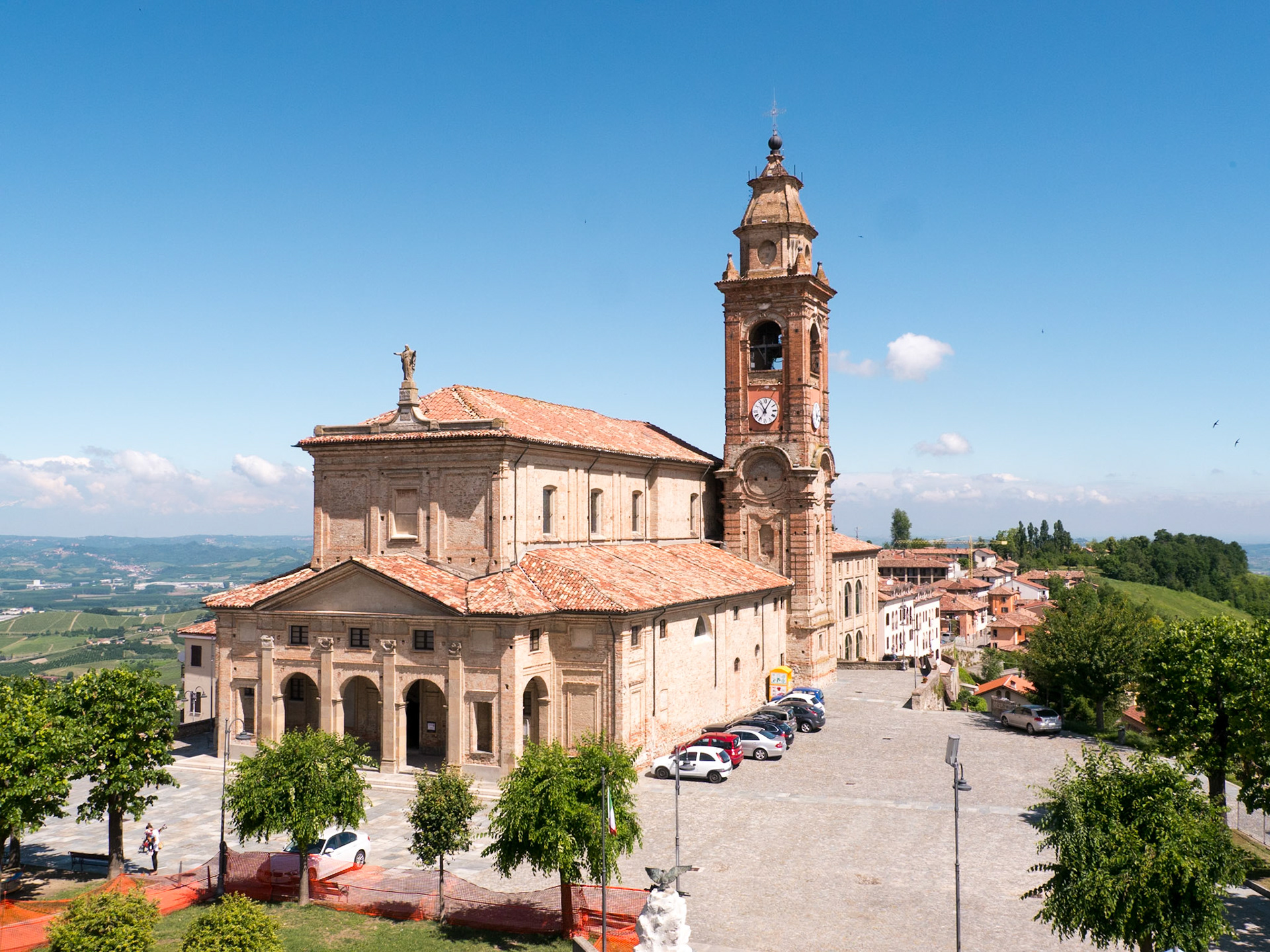 We stopped in a village to check out the church [Diano d'Alba, Piemonte, Italy]
