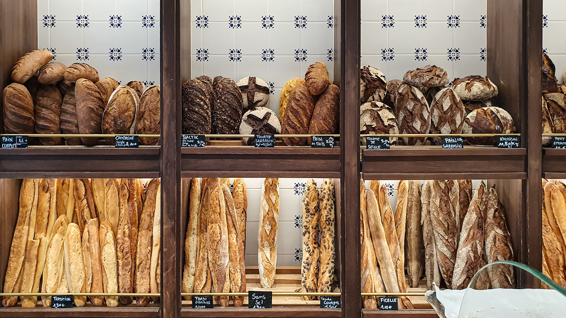 We stopped for coffee and treats and took bread home [Paris, Île-de-France, France]