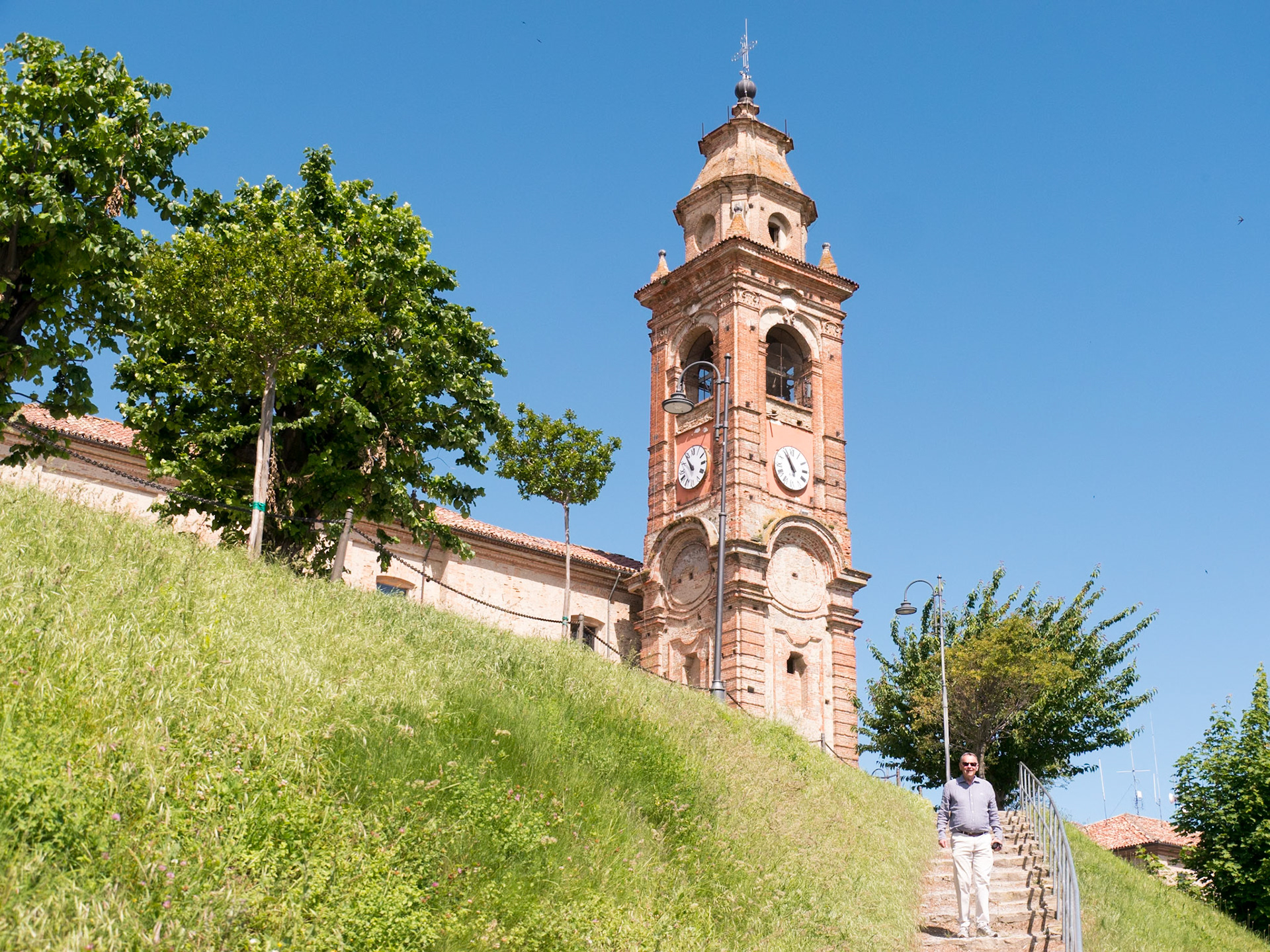 We stopped in a village to check out the church [Diano d'Alba, Piemonte, Italy]