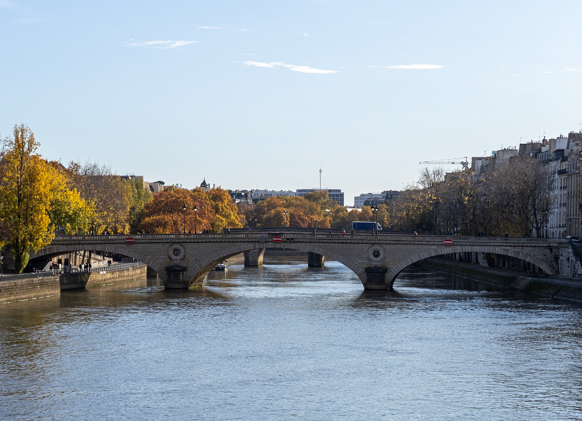 Walking over to Île de la Cité [Paris, Île-de-France, France]