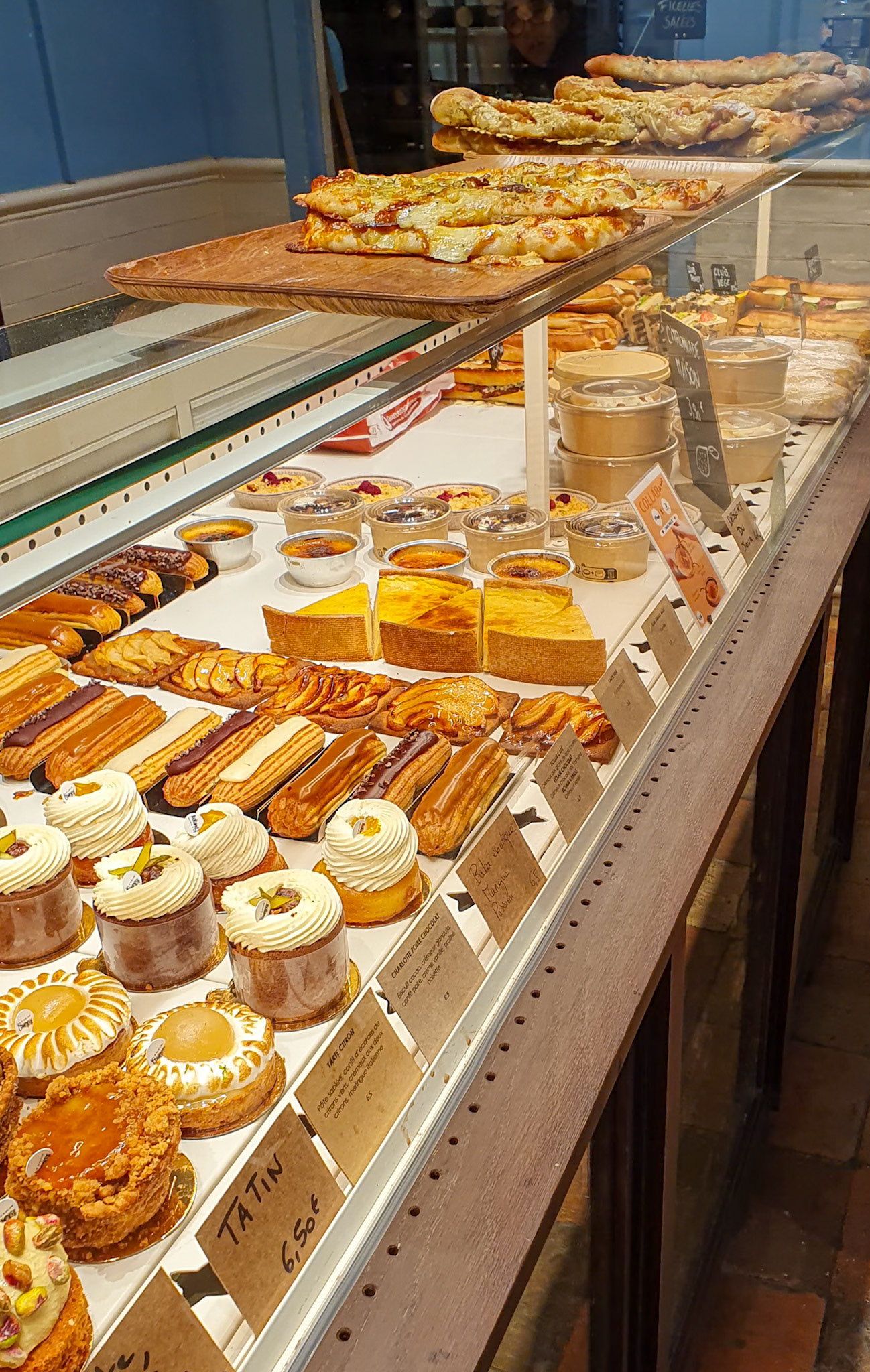 We stopped for coffee and treats and took bread home [Paris, Île-de-France, France]