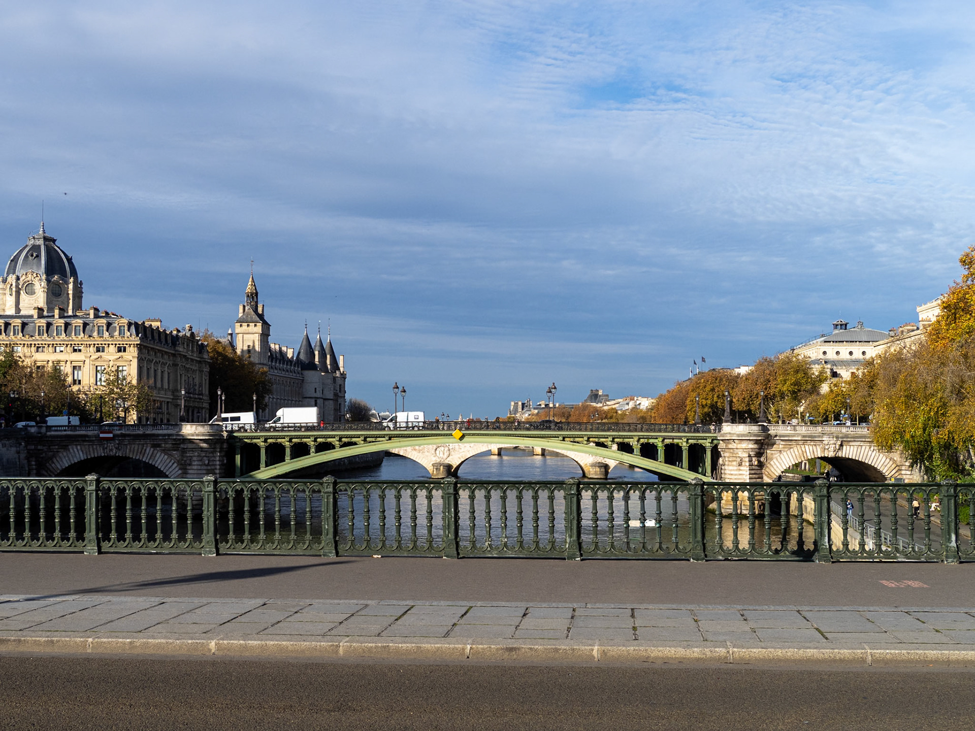 Walking over to Île de la Cité [Paris, Île-de-France, France]