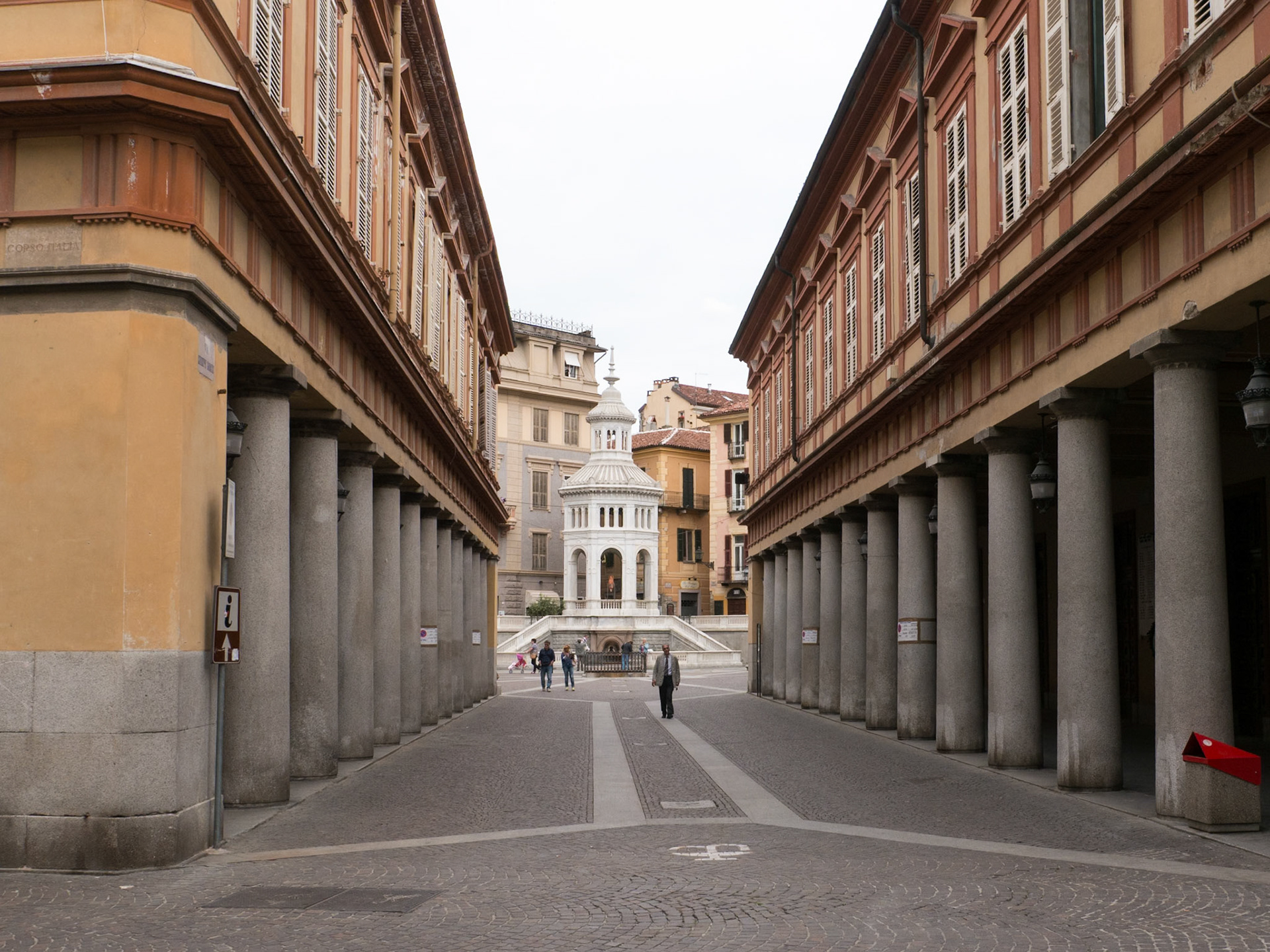 At midday the streets are deserted [Acqui Terme, Piemonte, Italy]