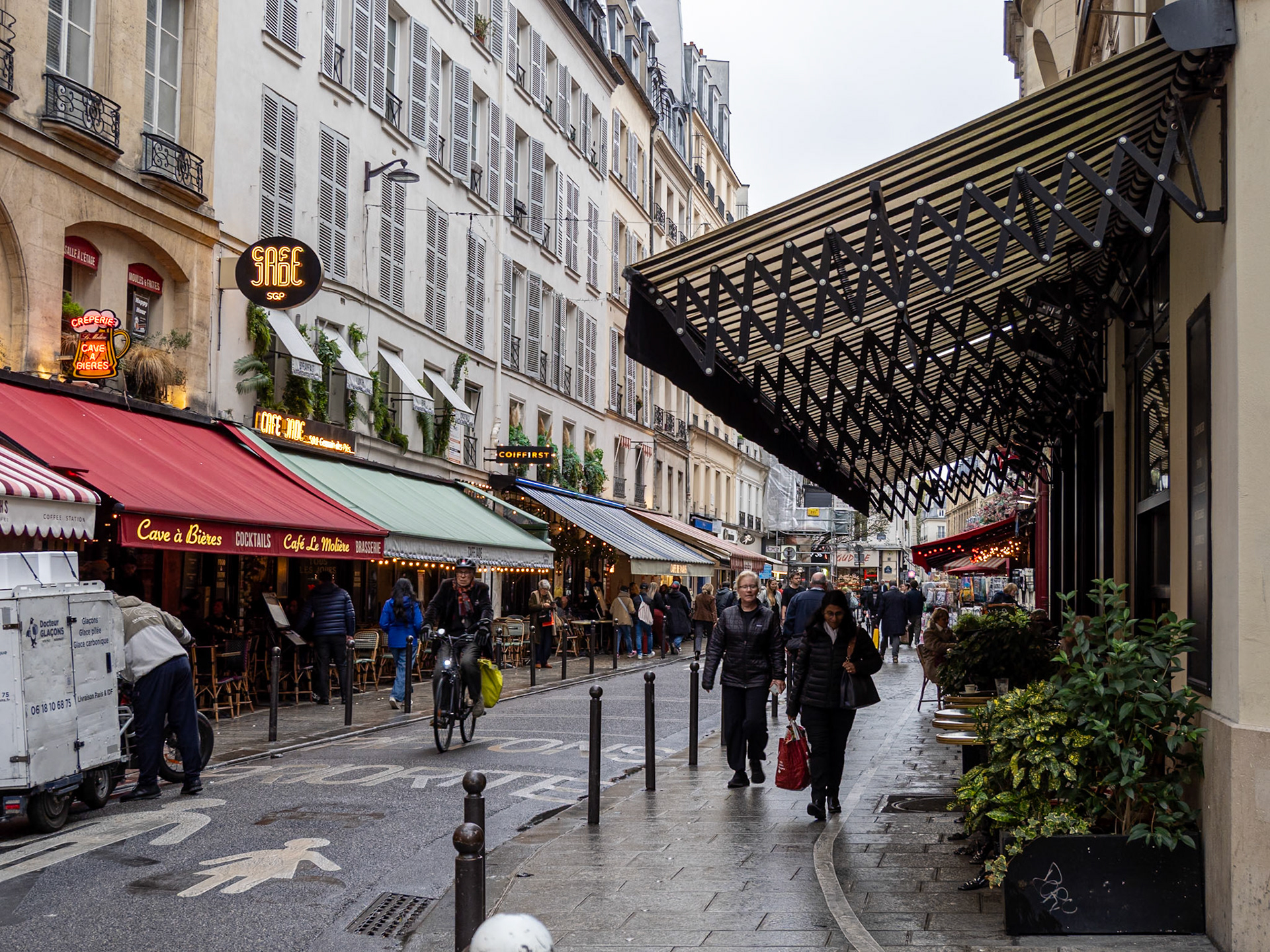 Strolling through the Left Bank [Paris, Île-de-France, France]