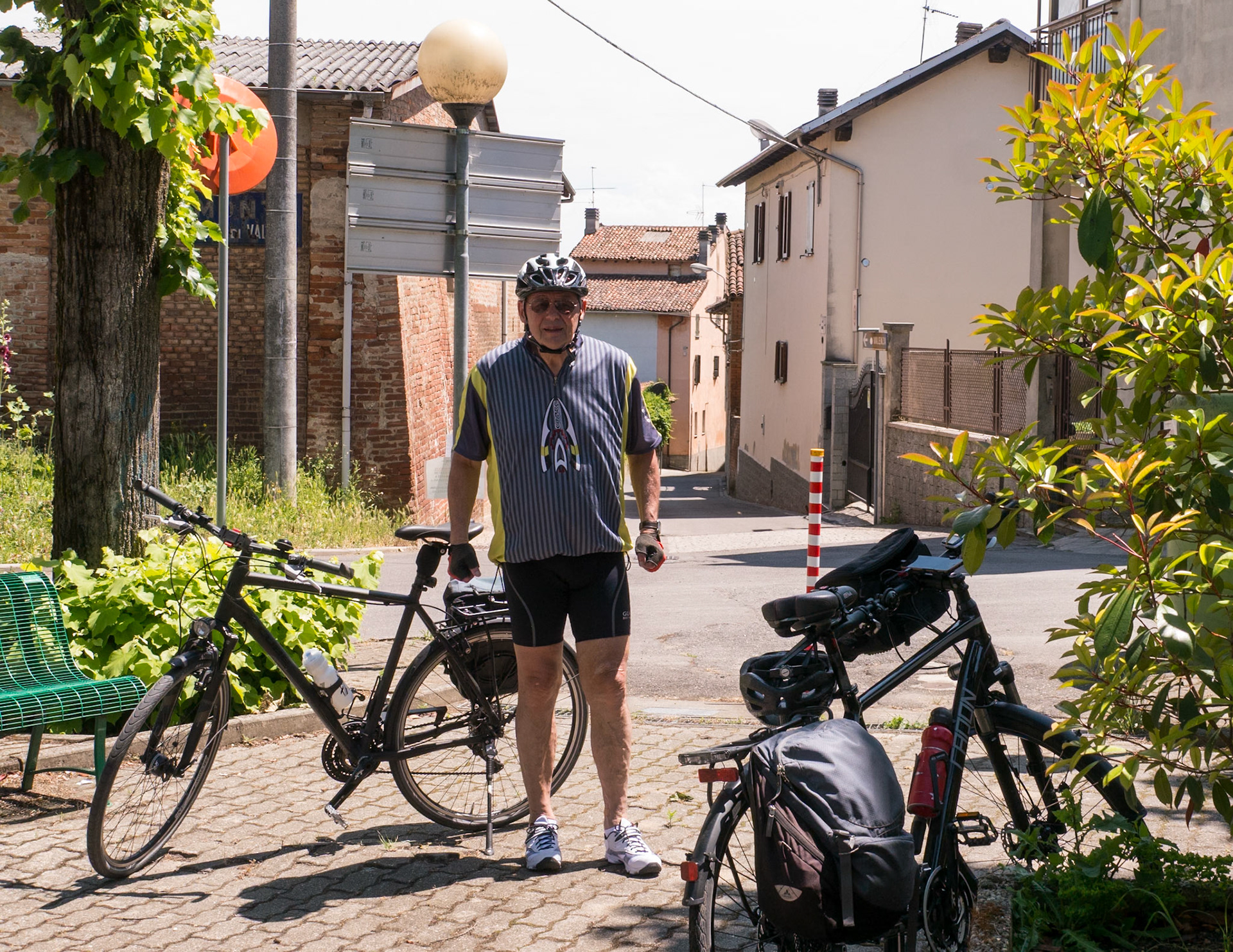 After the water fountain there was a nice downhill stretch [Monte, Piemonte, Italy]
