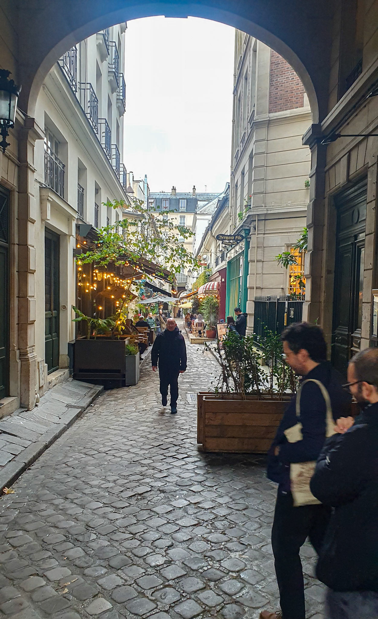 Strolling through the Left Bank [Paris, Île-de-France, France]