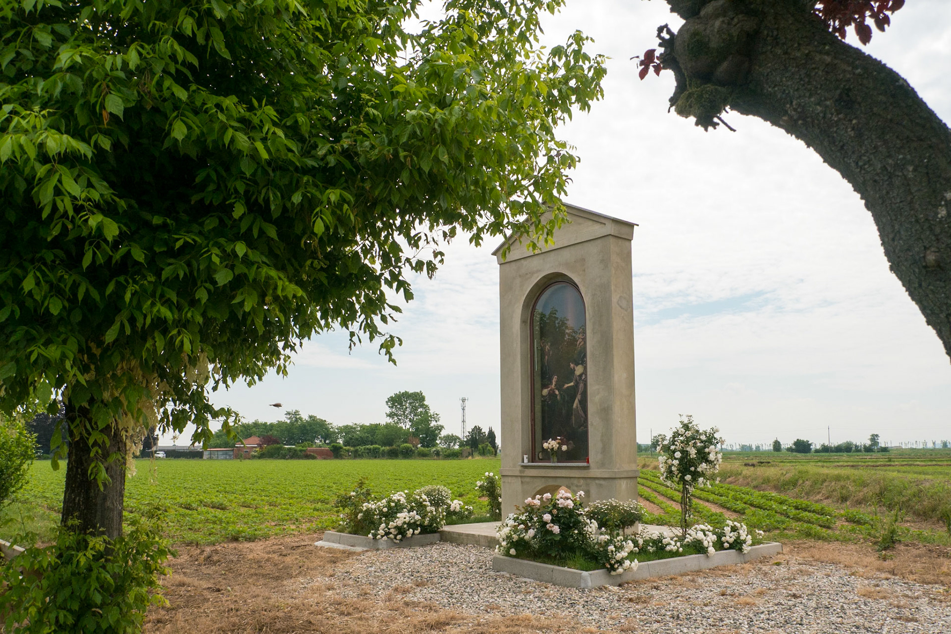 We were just a few minutes underway when we came across this roadside shrine [Provincia di Alessandria, Piemonte, Italy]