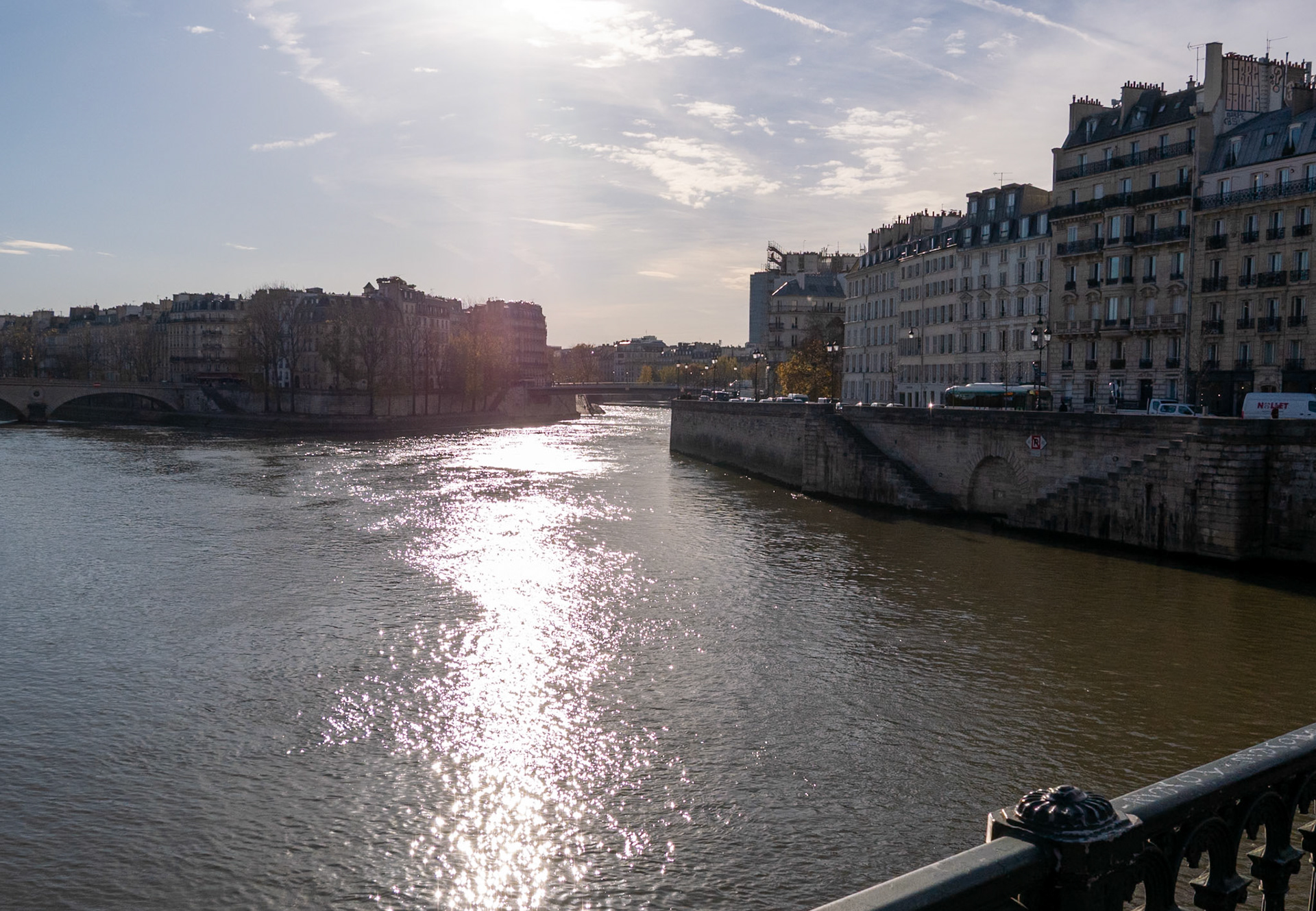 Walking over to Île de la Cité [Paris, Île-de-France, France]