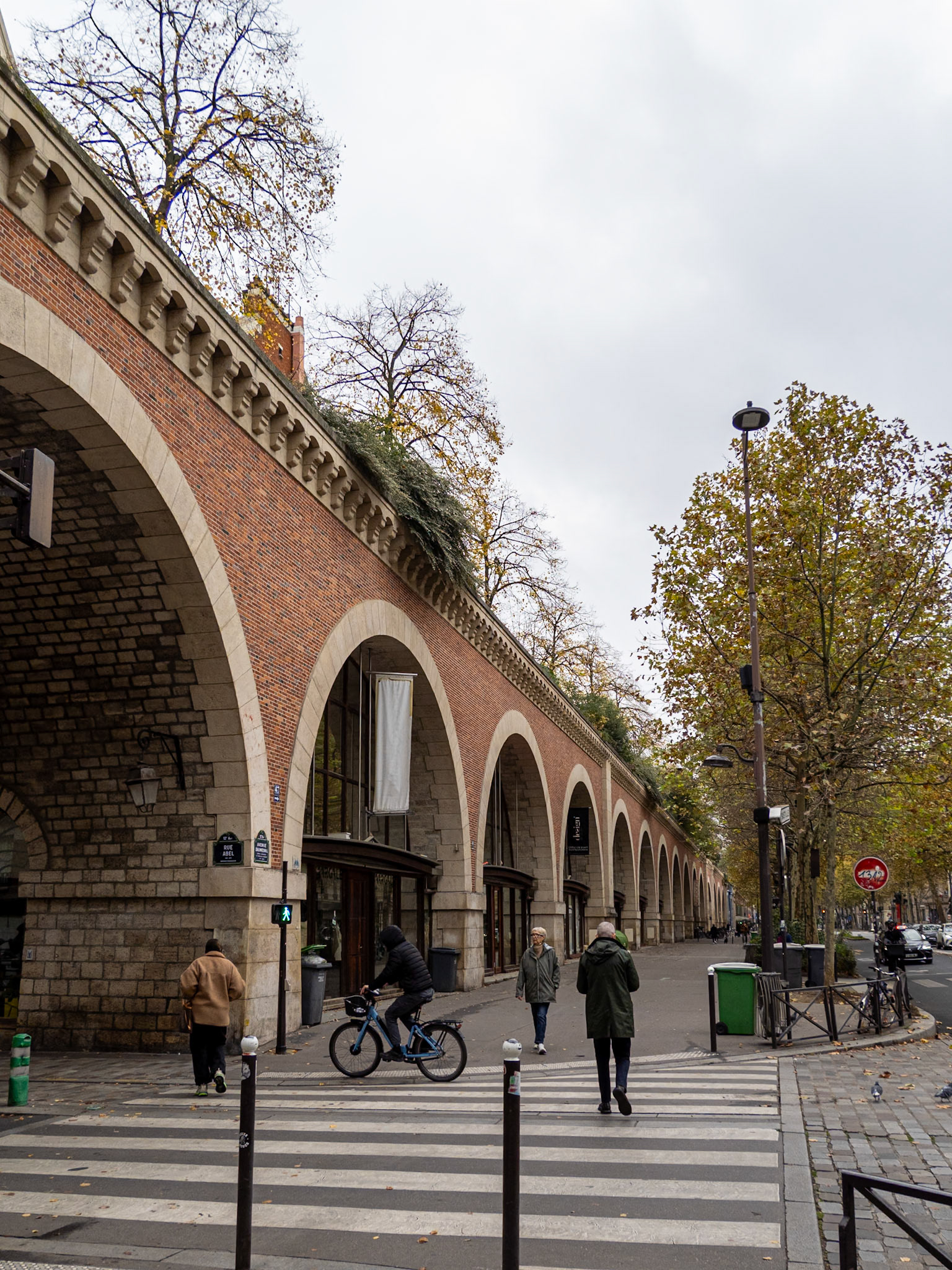 The old train line has been converted to a greenspace [Paris, Île-de-France, France]