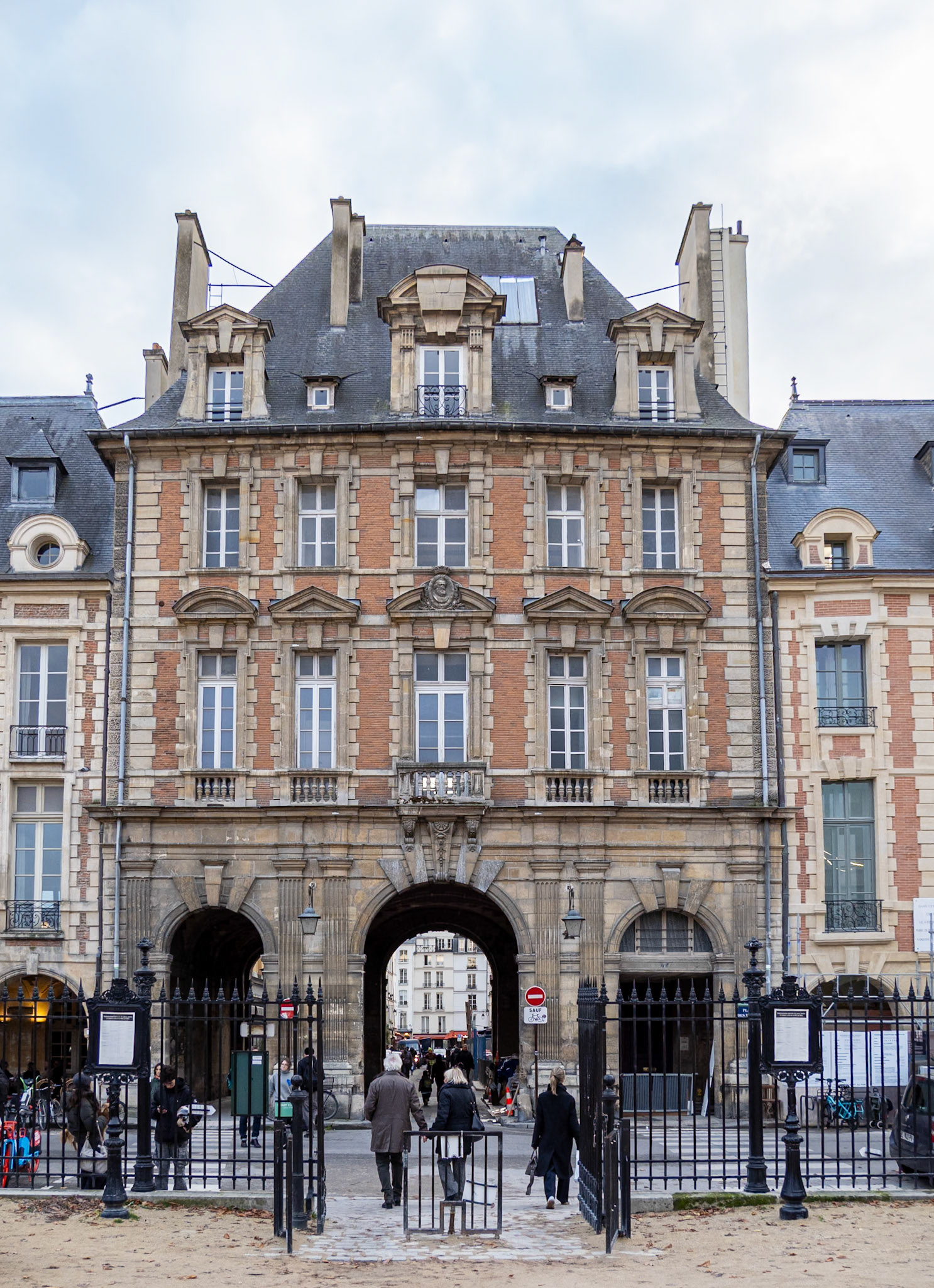 Lovely Place des Vosges [Paris, Île-de-France, France]