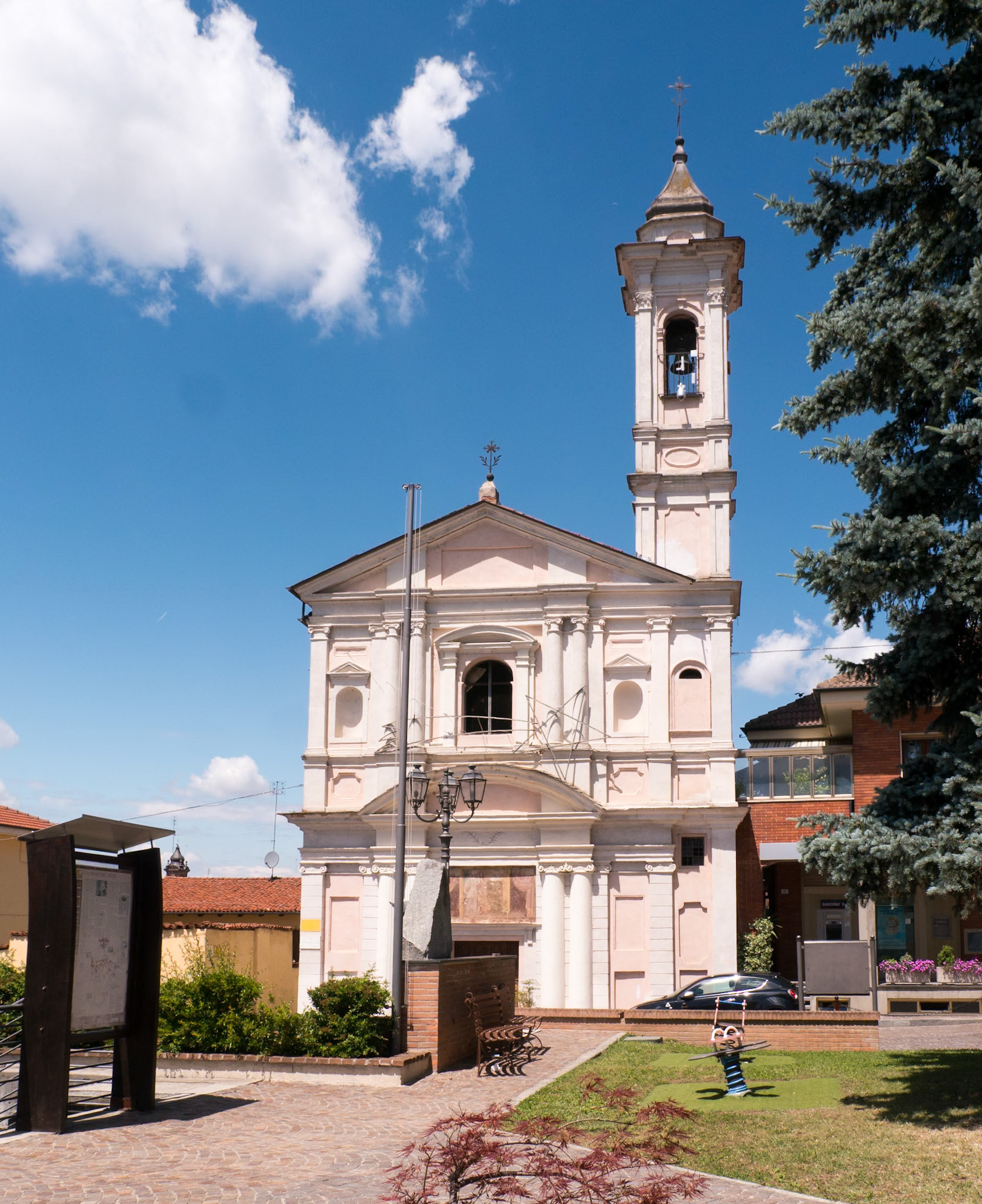 This was a cute little town [Sommariva del Bosco, Piemonte, Italy]