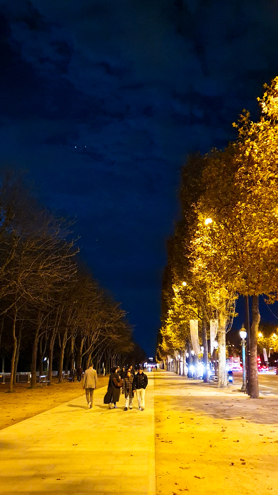 After dinner we strolled to the Place de la Concorde [Paris, Île-de-France, France]