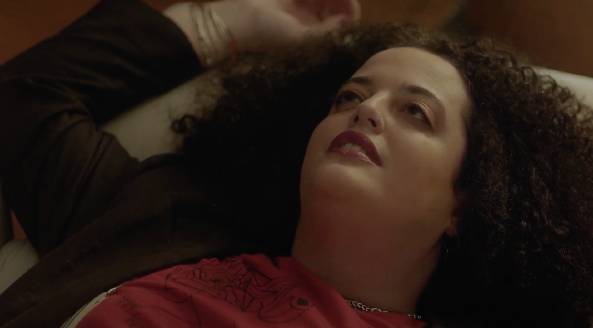 Still de Caigan las rosas blancas de Albertina Carri