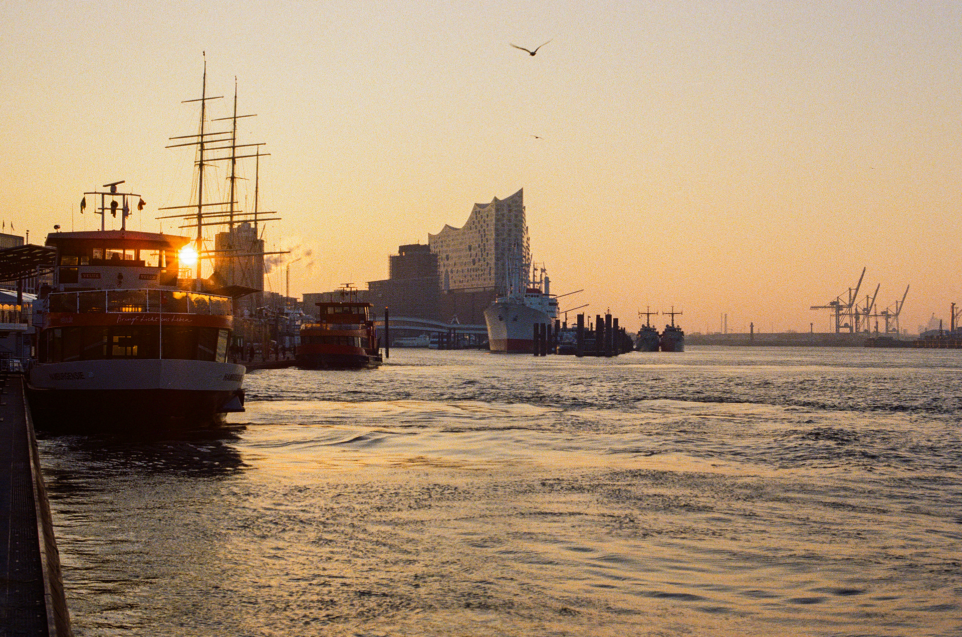 Sunrise-Harbour Hamburg