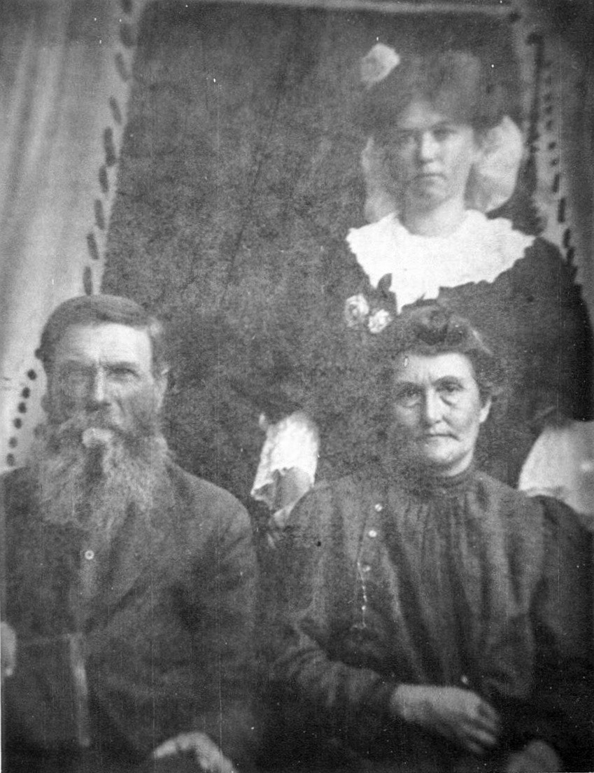 (R) Laura Simmons (F) Liewellyn Simmons, Lucy Parrick (Simmons) c 1905