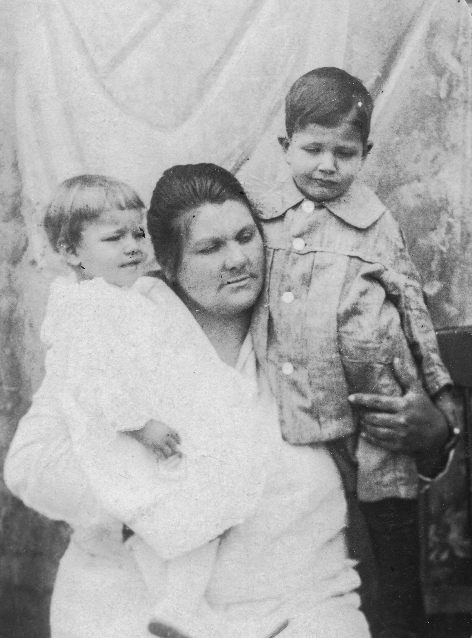 Opal Rogers, Mary Elders (Rogers) andLester Rogers c 1911