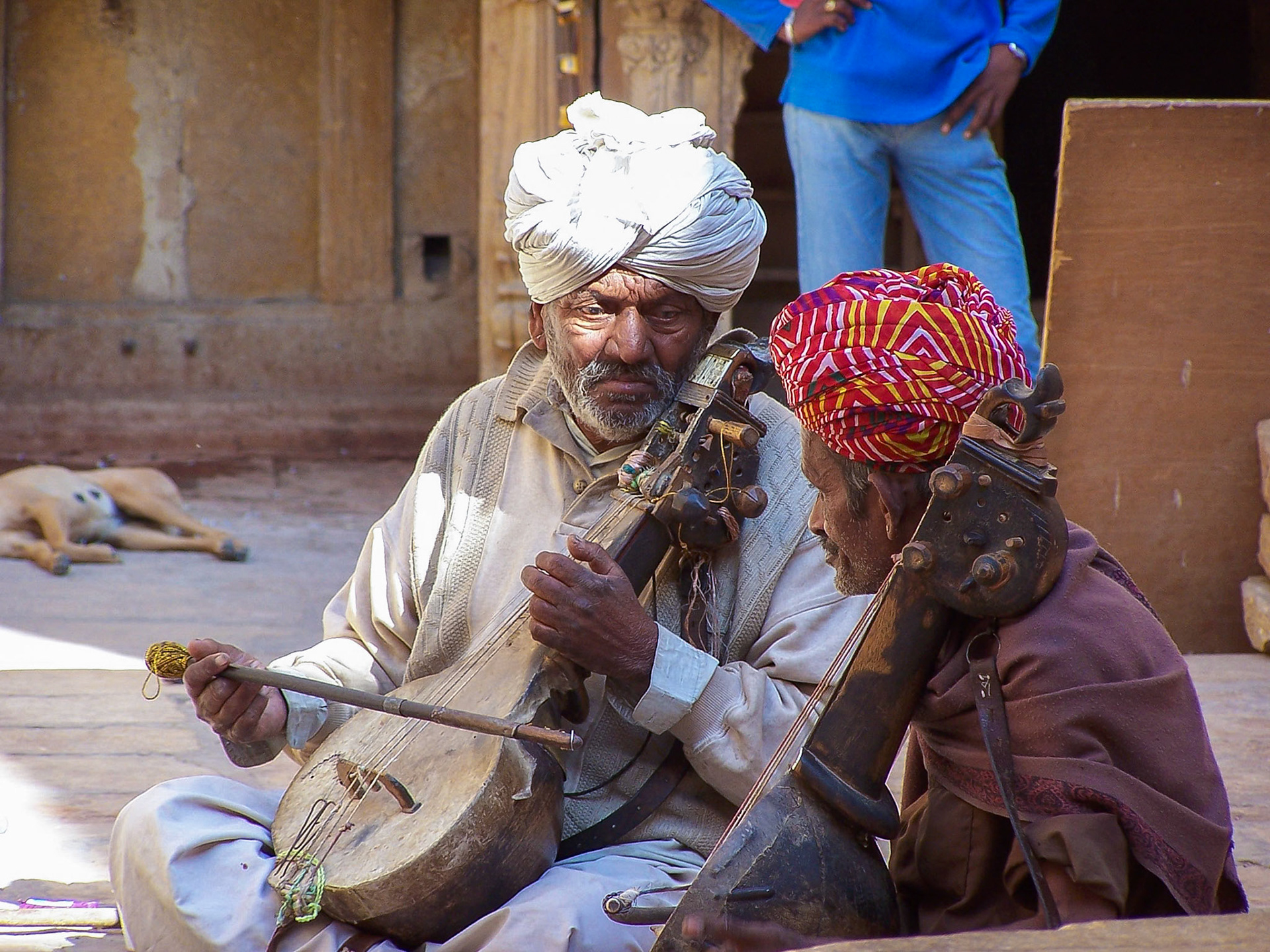 Music players - Jaisalmer, India (2003)