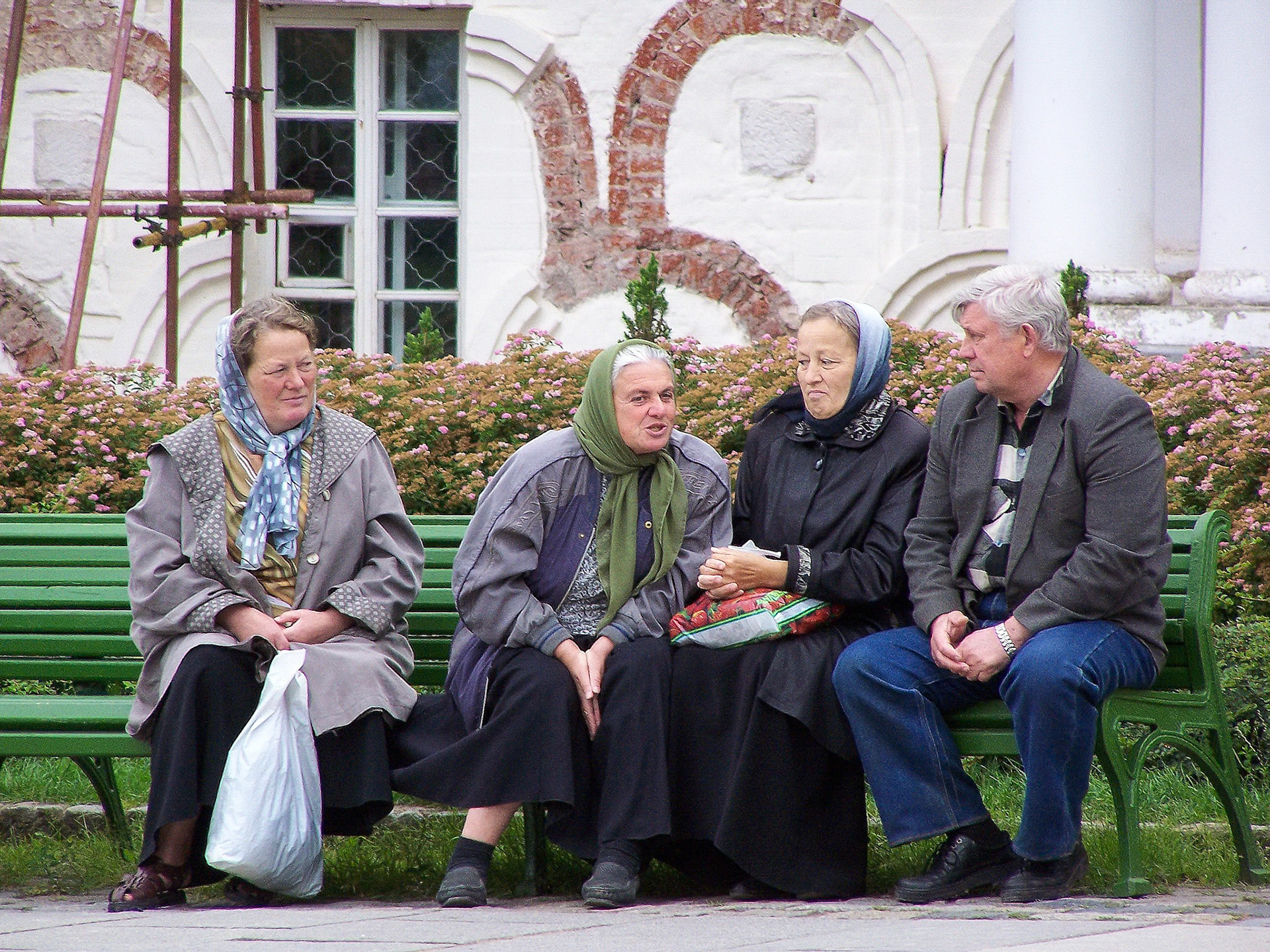 Chatting - Sergijevv Posad, Russia (2006)