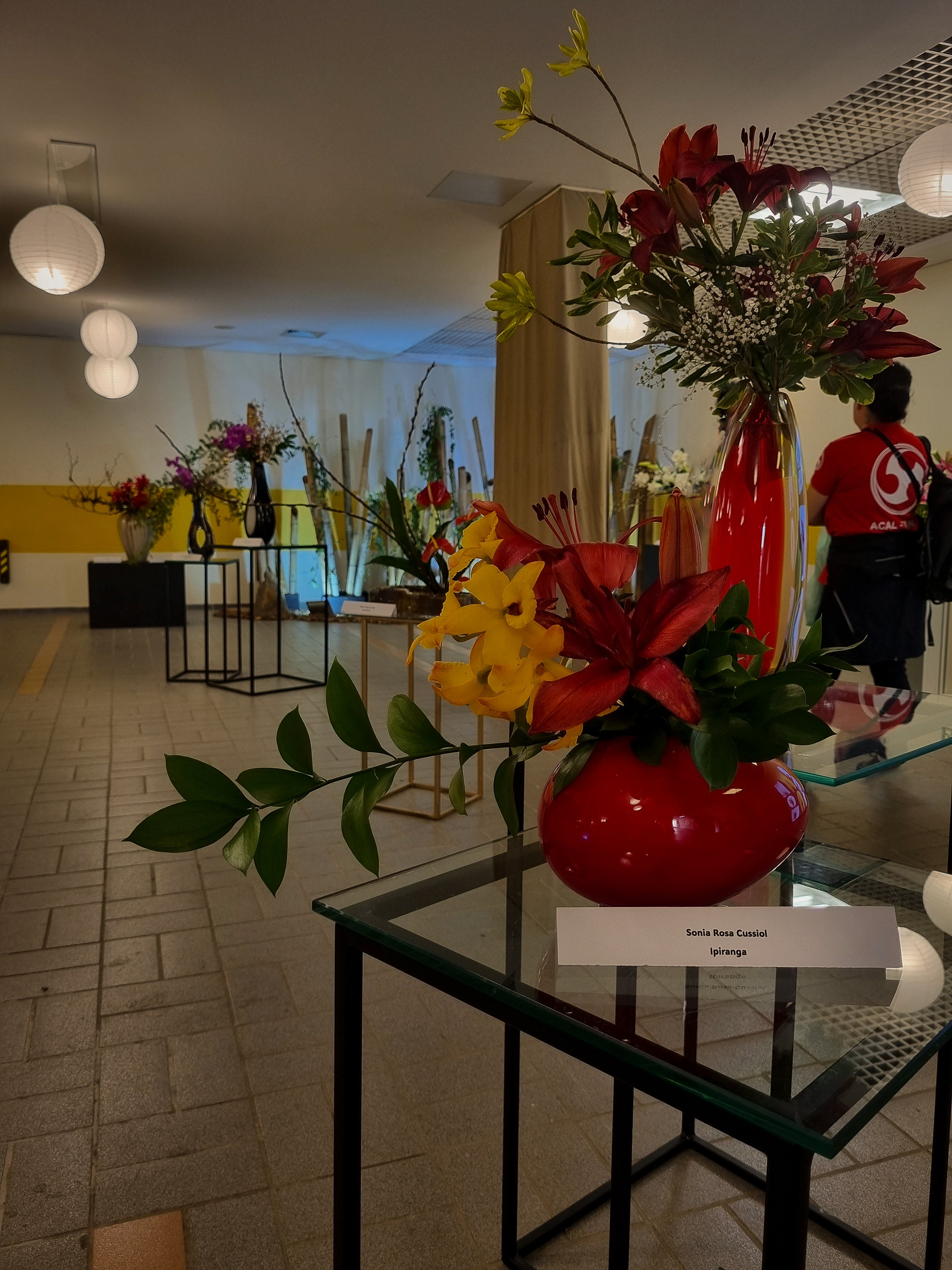 Ikebana de Sonia Rosa Cussiol em foco. Foto: Natália Perez.