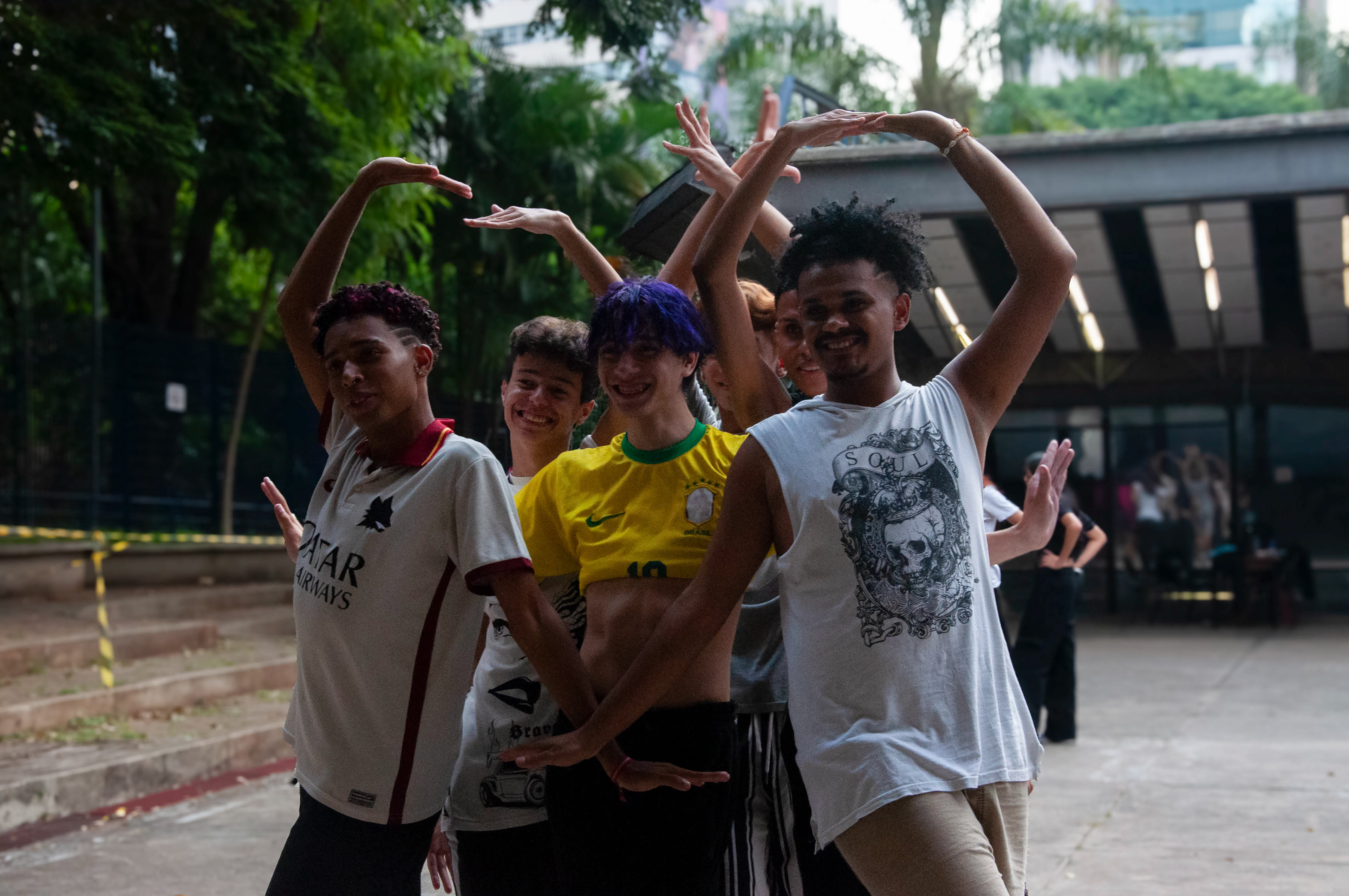 RedLove (@redlovegroup) é o como se chama esse grupo de amigos que se dedicam a aprender, treinar e apresentar exclusivamente músicas do grupo feminino de K-pop “Twice”. Foto: Natália Perez.